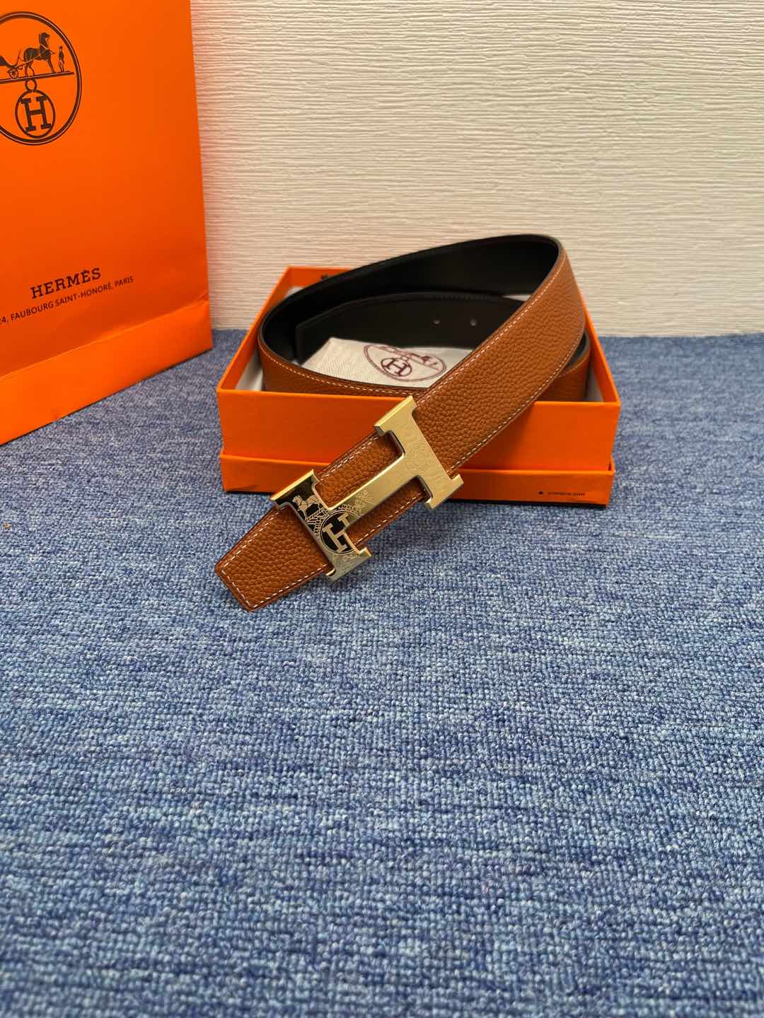 【爱马仕】Hermes 原单爱马仕，宽3.8cm进口原版皮带身，双面可两面用，精品电镀五金 ！