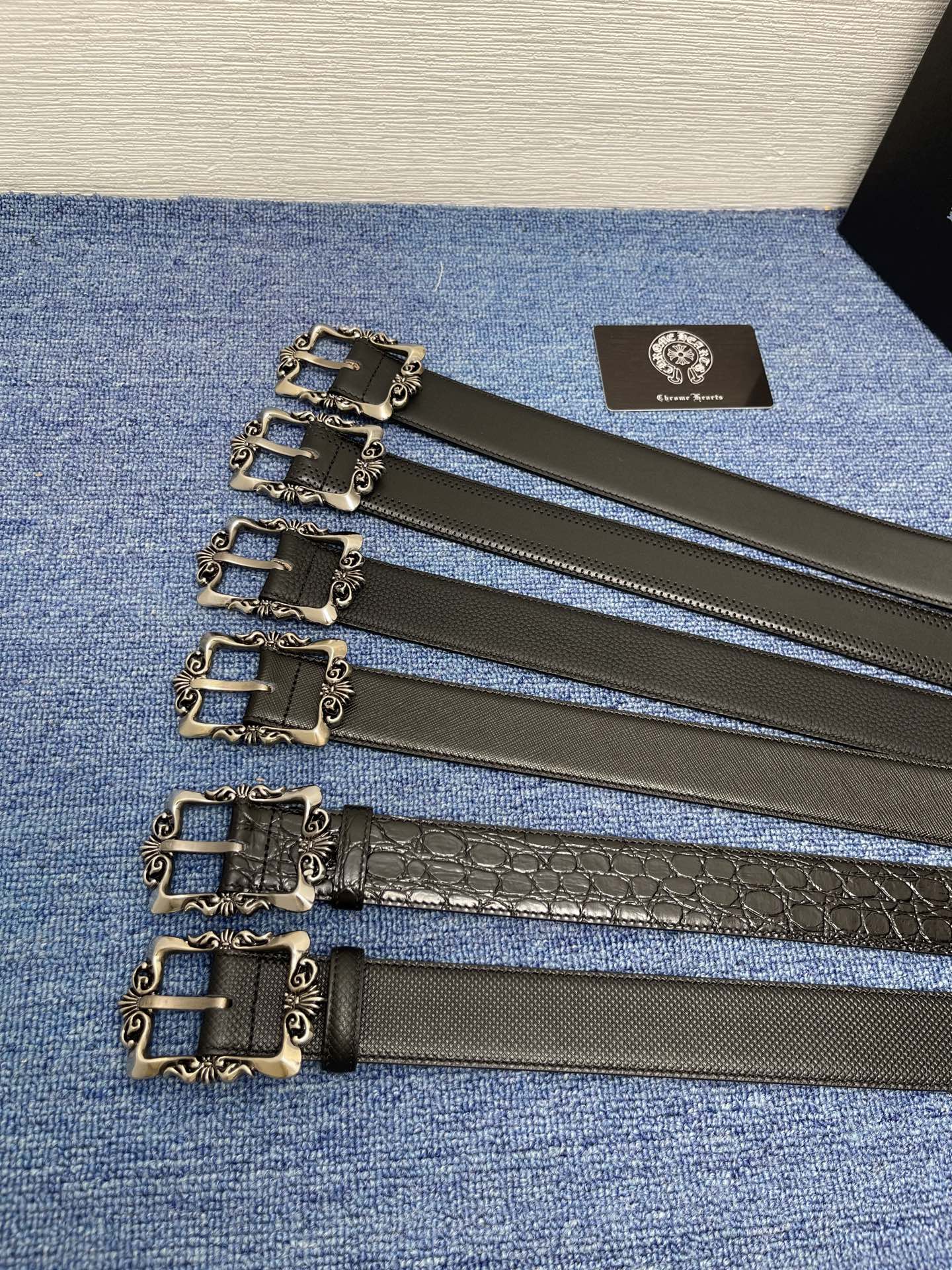 克罗心新款针扣系列腰带 采用小牛皮材质