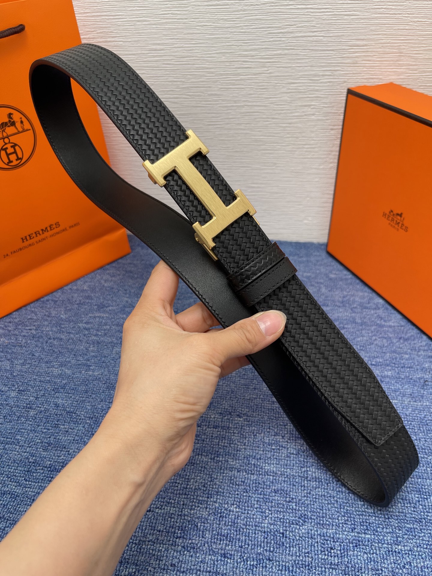 🔴 【品牌】爱马仕自动扣         
🔴 【描述】双面原版皮，原板扣、这款饰有带扣的腰带配以水牛皮
