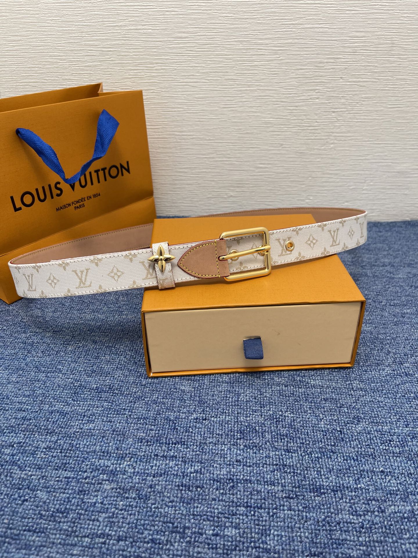 💰260【LOUIS VUITTON】：经典原单品质，经典印花搭配原版平纹底，原单精品针扣，精工制作，细