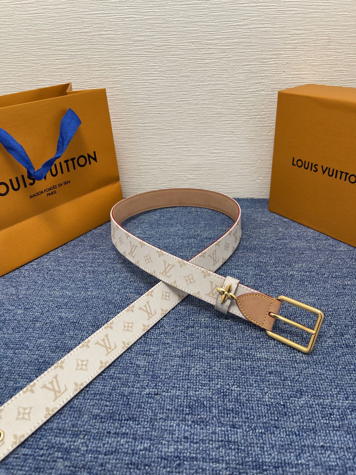 💰260【LOUIS VUITTON】：经典原单品质，经典印花搭配原版平纹底，原单精品针扣，精工制作，细