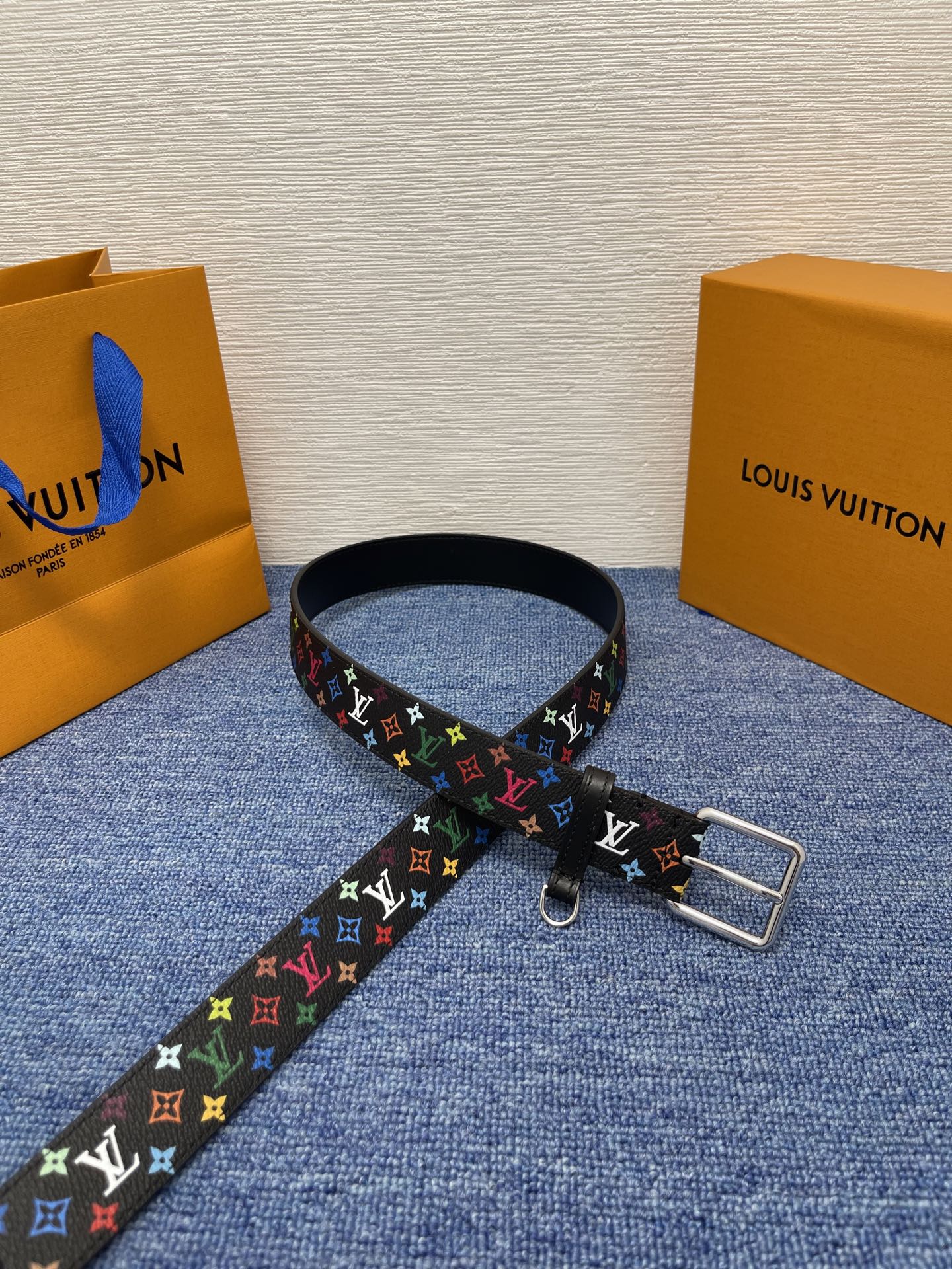 💰260【LOUIS VUITTON】：经典原单品质，经典印花搭配原版平纹底，原单精品针扣，精工制作，细