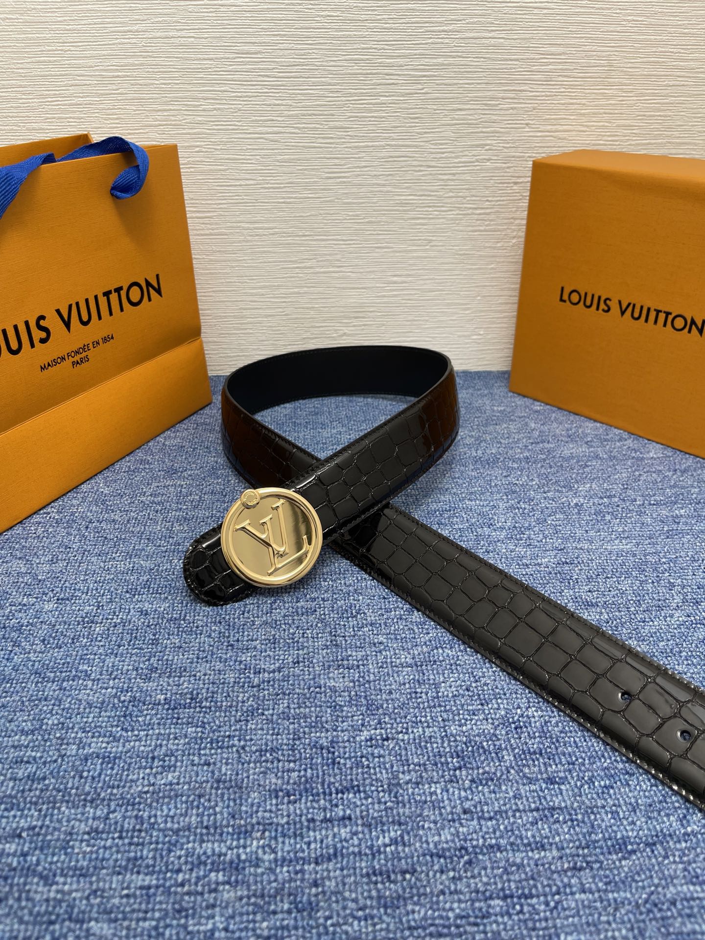 【LOUIS VUITTON】：经典原单品质，面鳄鱼纹，底平纹，搭配原单精品扣，精工制作，细节看图，实物