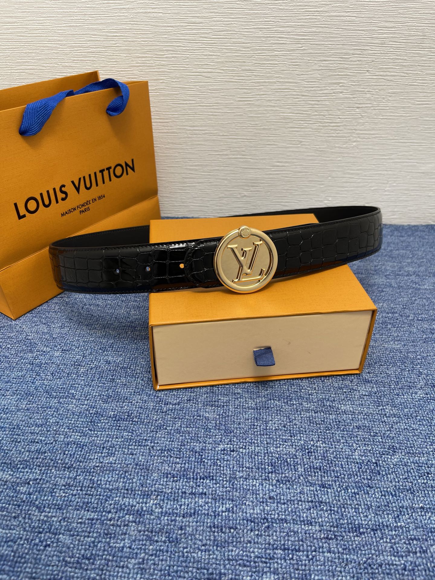 【LOUIS VUITTON】：经典原单品质，面鳄鱼纹，底平纹，搭配原单精品扣，精工制作，细节看图，实物
