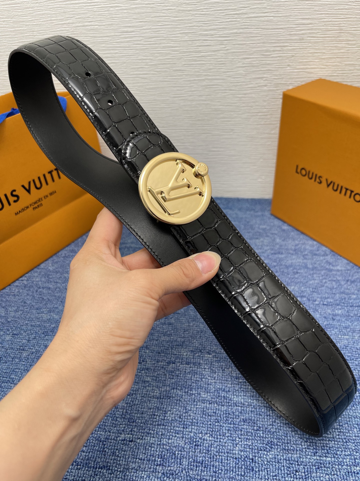 【LOUIS VUITTON】：经典原单品质，面鳄鱼纹，底平纹，搭配原单精品扣，精工制作，细节看图，实物