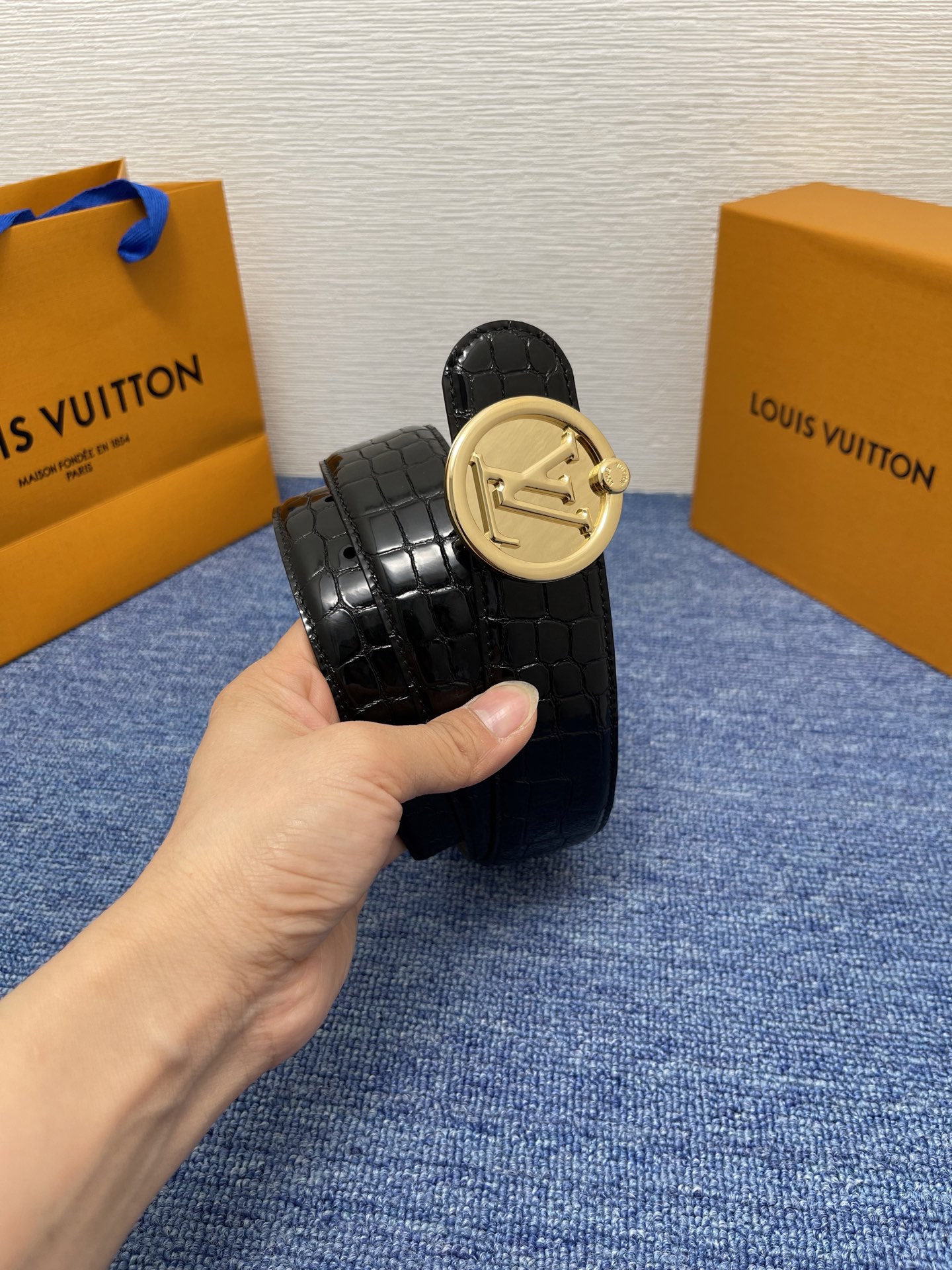 【LOUIS VUITTON】：经典原单品质，面鳄鱼纹，底平纹，搭配原单精品扣，精工制作，细节看图，实物