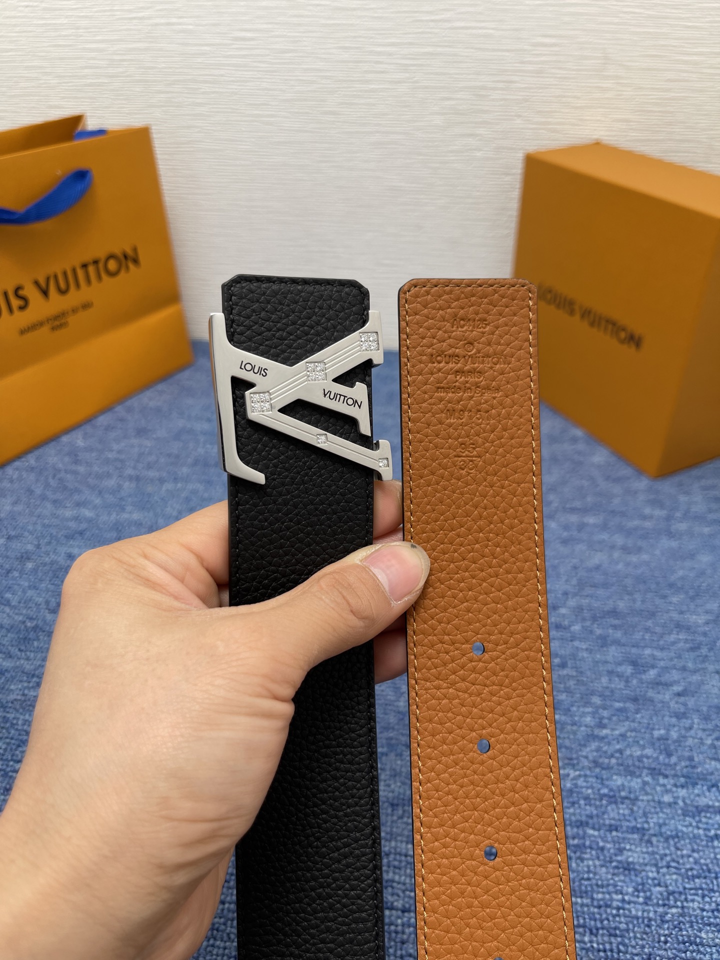 【LOUIS VUITTON】：经典原单品质，经典荔纹皮原单精品钢扣精工制作，细节看图，实物拍摄，高端奢