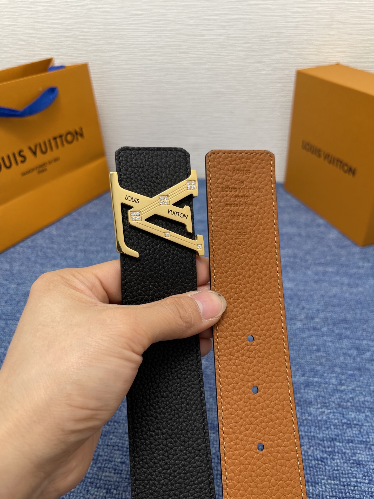【LOUIS VUITTON】：经典原单品质，经典荔纹皮原单精品钢扣精工制作，细节看图，实物拍摄，高端奢
