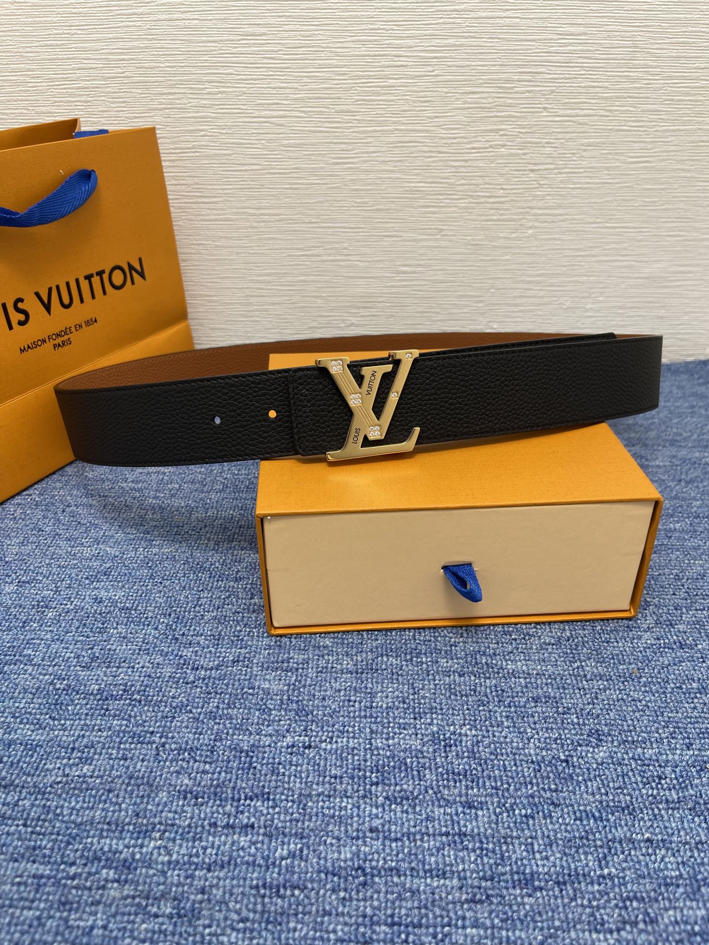 【LOUIS VUITTON】：经典原单品质，经典荔纹皮原单精品钢扣精工制作，细节看图，实物拍摄，高端奢