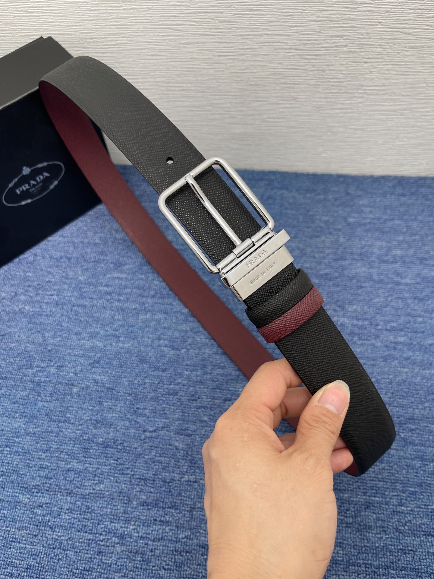PRADA （普拉达）专柜同款 男士休闲双面用腰带 宽3.4cm 采用光滑双面头层小牛皮 采用简约外形设