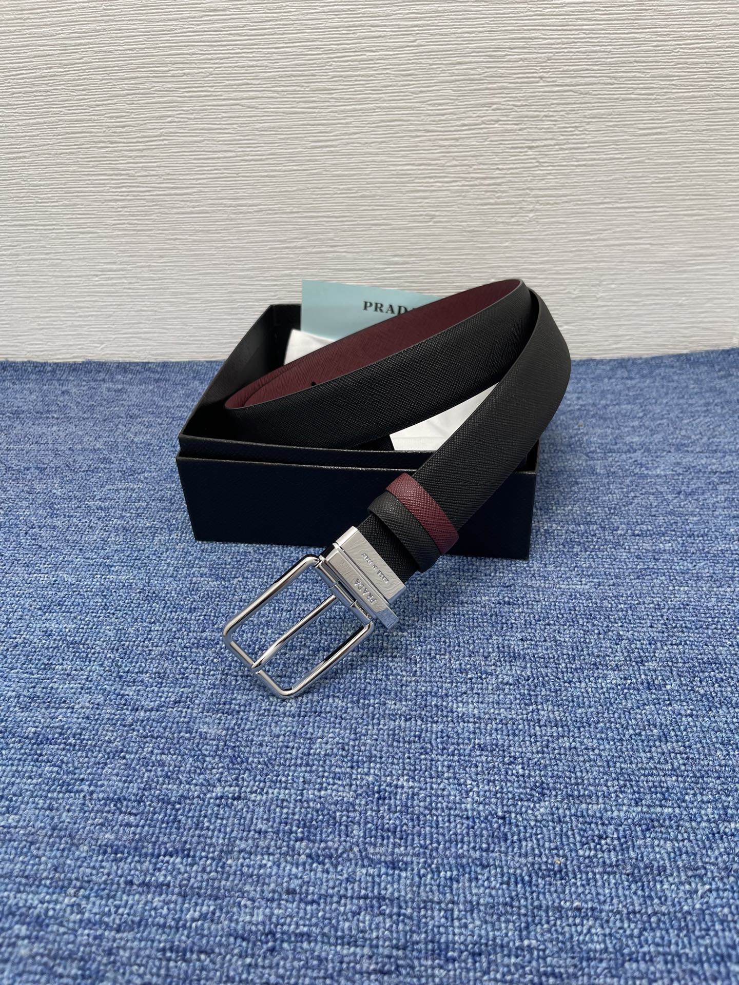 PRADA （普拉达）专柜同款 男士休闲双面用腰带 宽3.4cm 采用光滑双面头层小牛皮 采用简约外形设