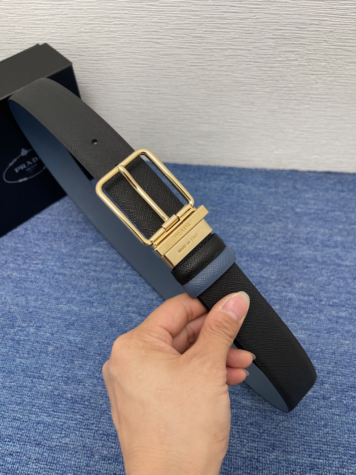 PRADA （普拉达）专柜同款 男士休闲双面用腰带 宽3.4cm 采用光滑双面头层小牛皮 采用简约外形设