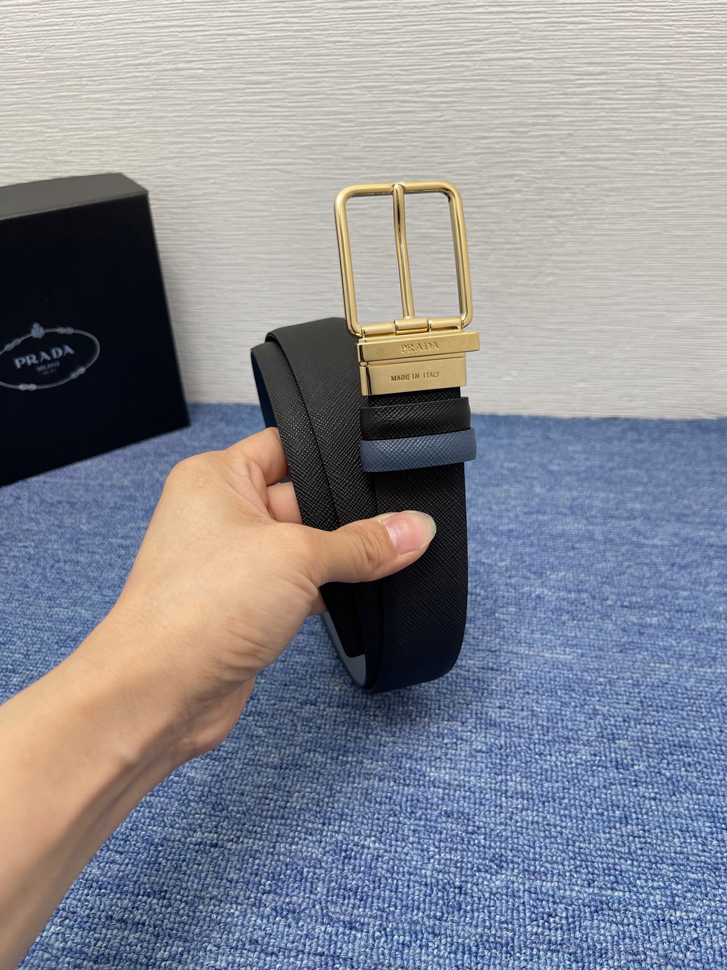 PRADA （普拉达）专柜同款 男士休闲双面用腰带 宽3.4cm 采用光滑双面头层小牛皮 采用简约外形设