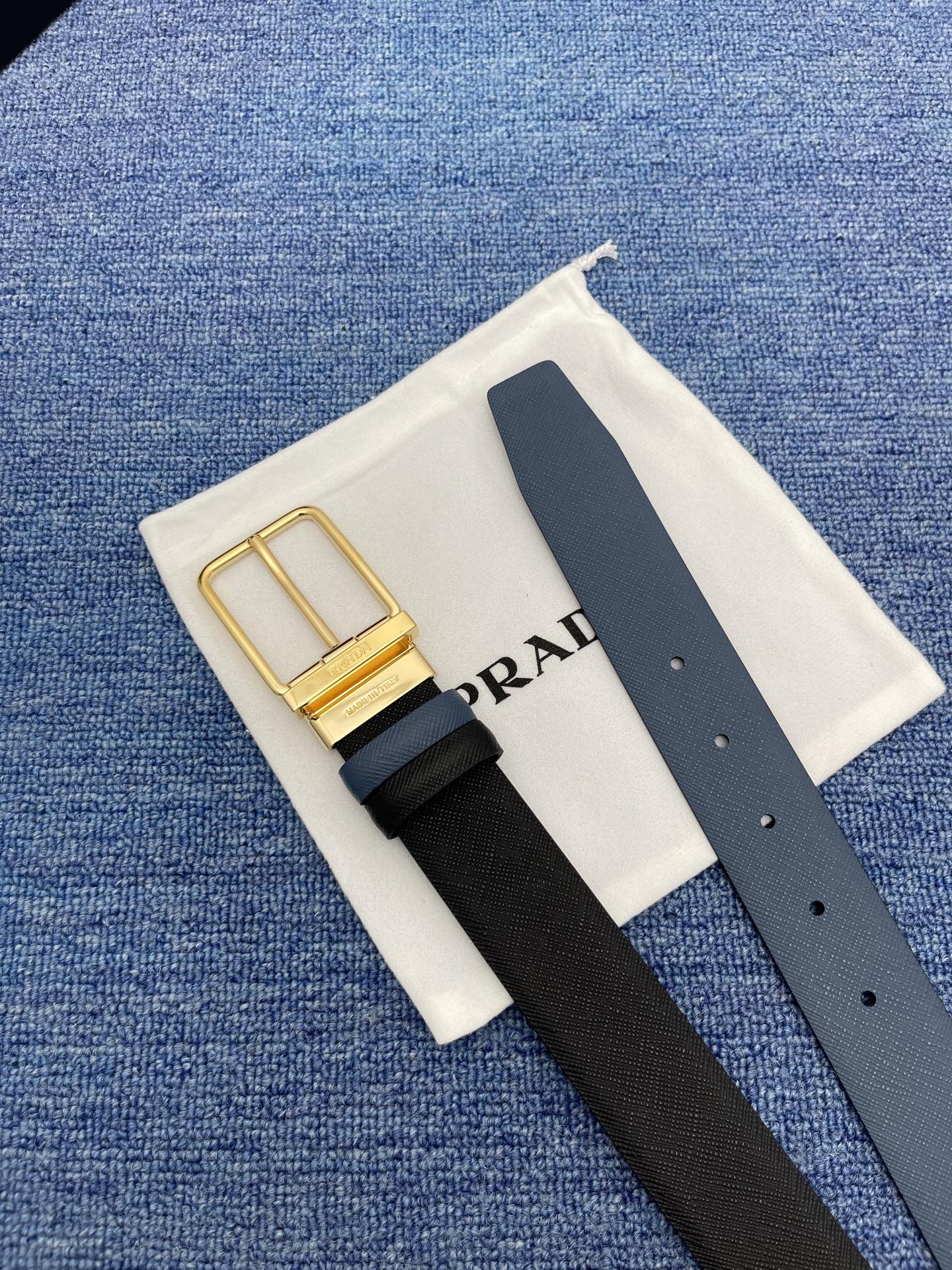 PRADA （普拉达）专柜同款 男士休闲双面用腰带 宽3.4cm 采用光滑双面头层小牛皮 采用简约外形设