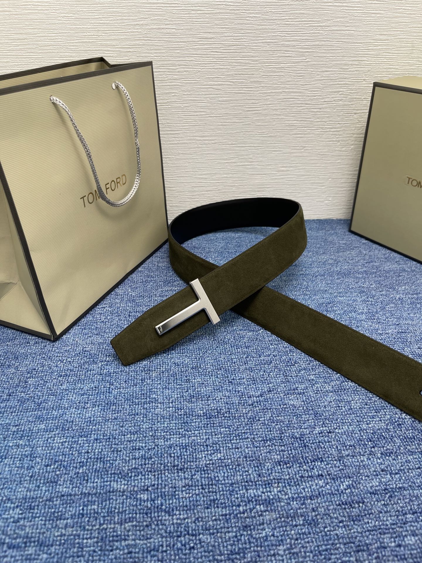  TOM FORD 汤姆福特。新品高端双面小牛皮，简约商务男士腰带，4.0cm宽，双面使用，配原版包装
