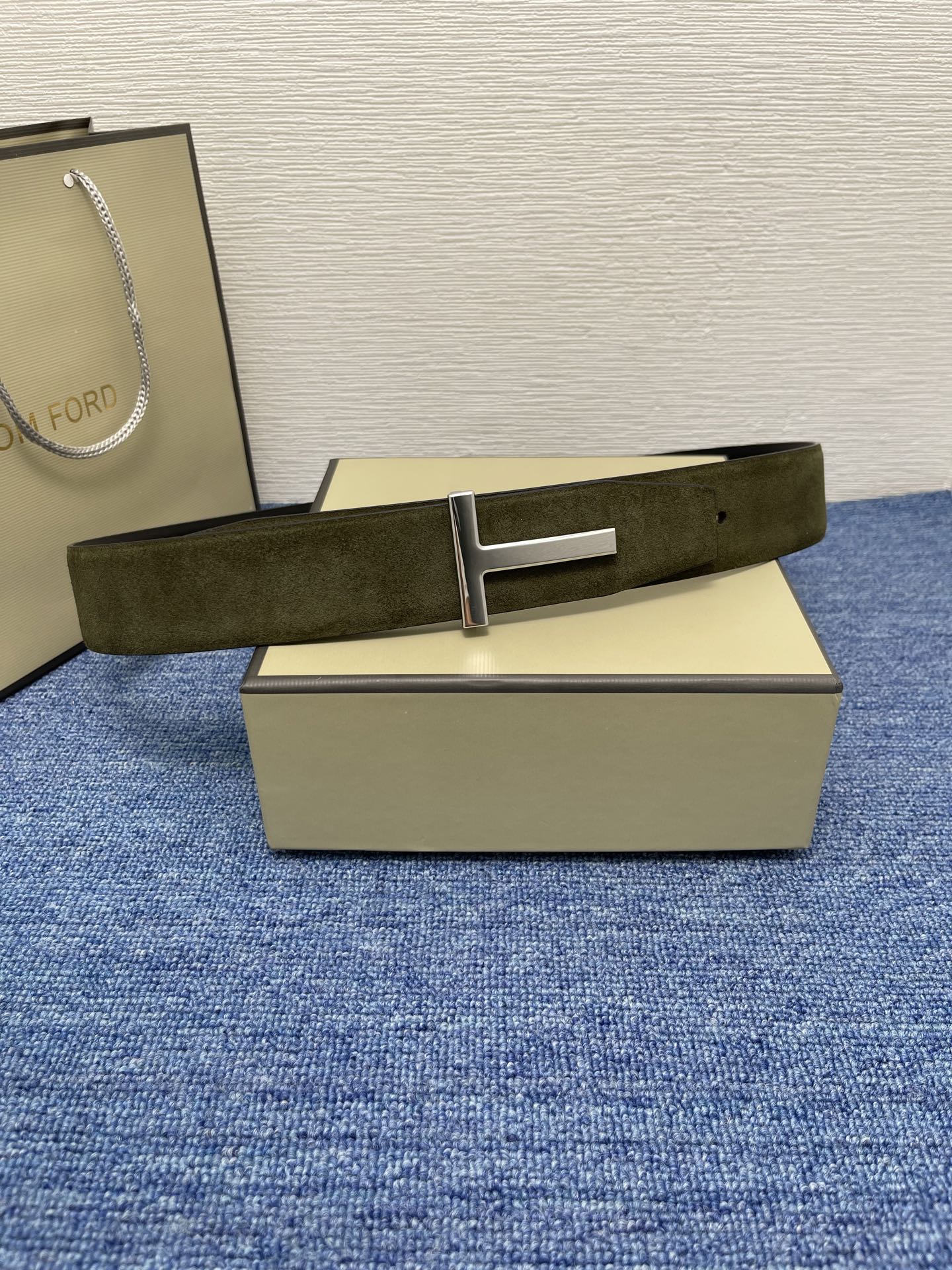  TOM FORD 汤姆福特。新品高端双面小牛皮，简约商务男士腰带，4.0cm宽，双面使用，配原版包装