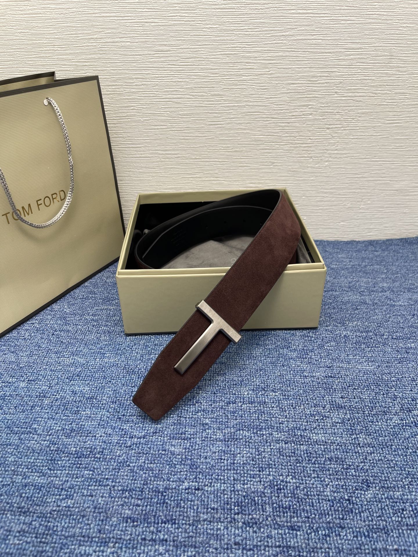  TOM FORD 汤姆福特。新品高端双面小牛皮，简约商务男士腰带，4.0cm宽，双面使用，配原版包装
