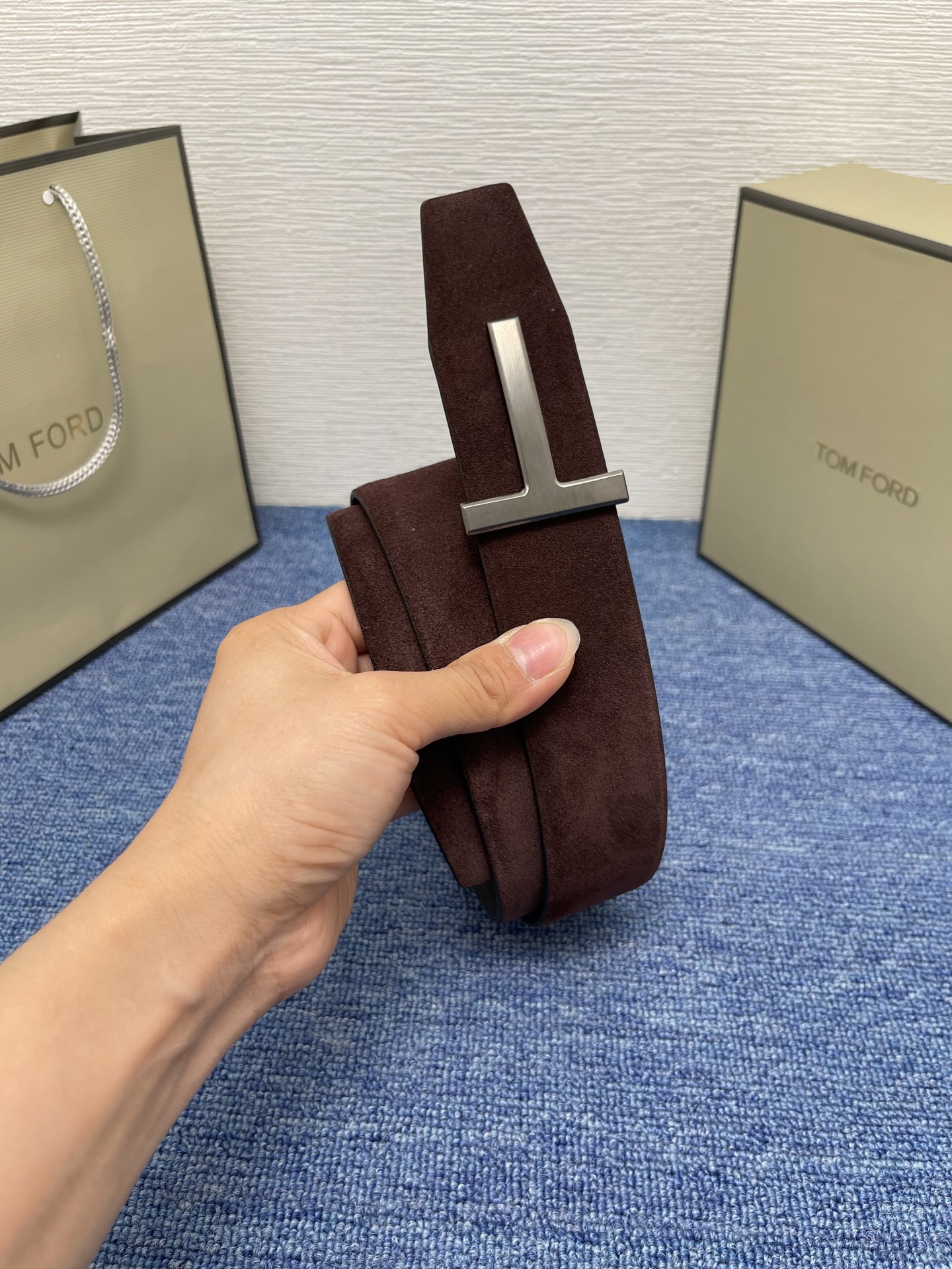  TOM FORD 汤姆福特。新品高端双面小牛皮，简约商务男士腰带，4.0cm宽，双面使用，配原版包装