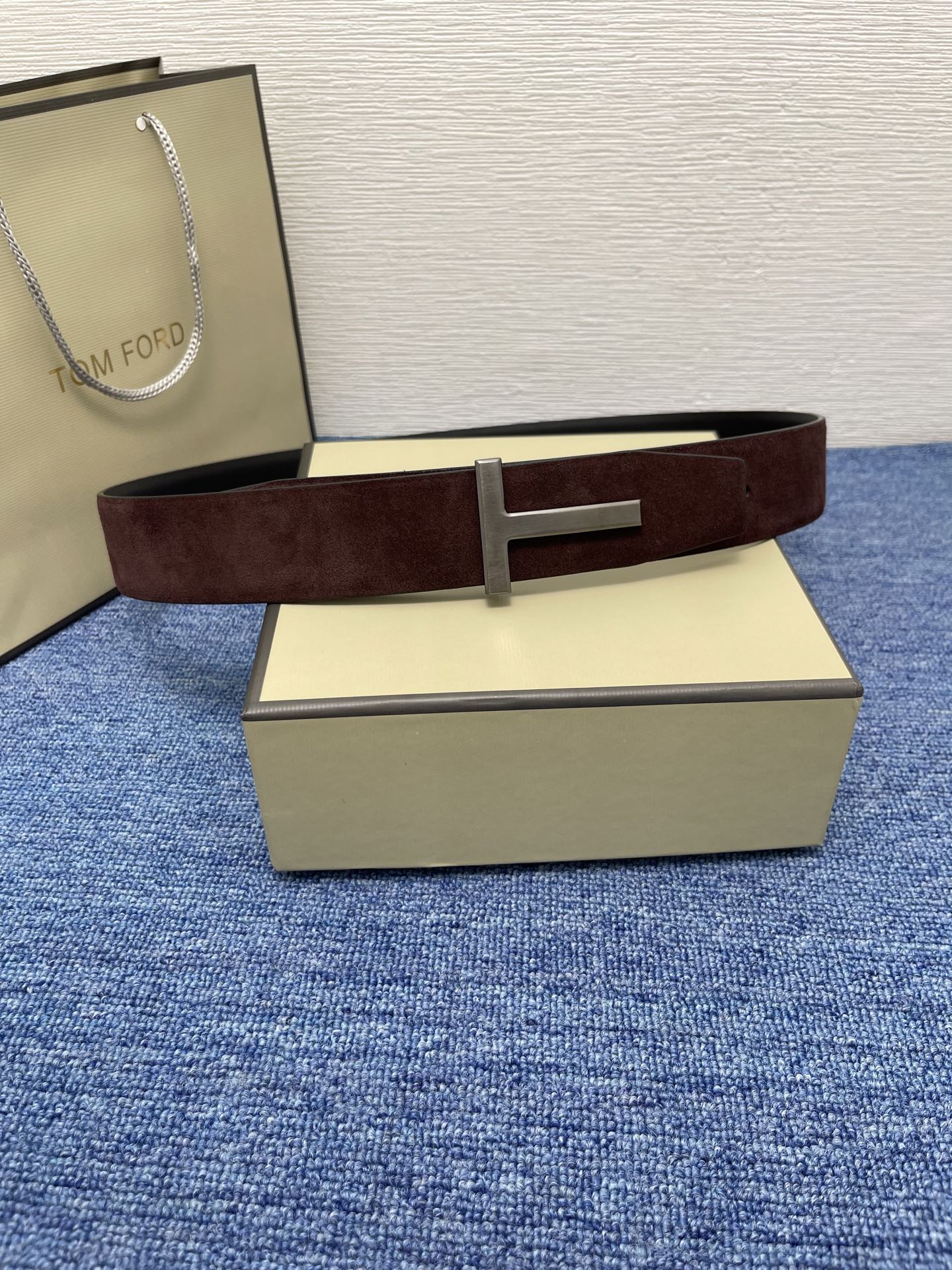  TOM FORD 汤姆福特。新品高端双面小牛皮，简约商务男士腰带，4.0cm宽，双面使用，配原版包装