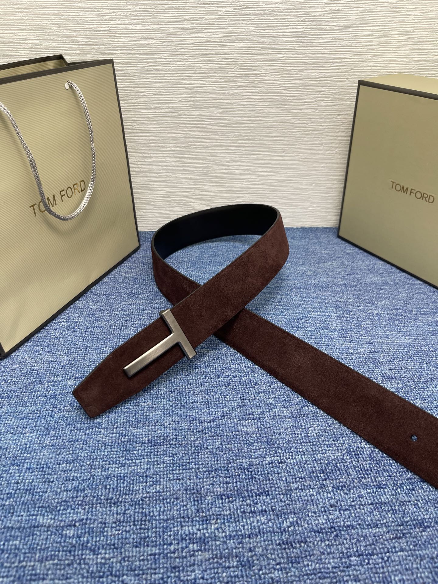  TOM FORD 汤姆福特。新品高端双面小牛皮，简约商务男士腰带，4.0cm宽，双面使用，配原版包装