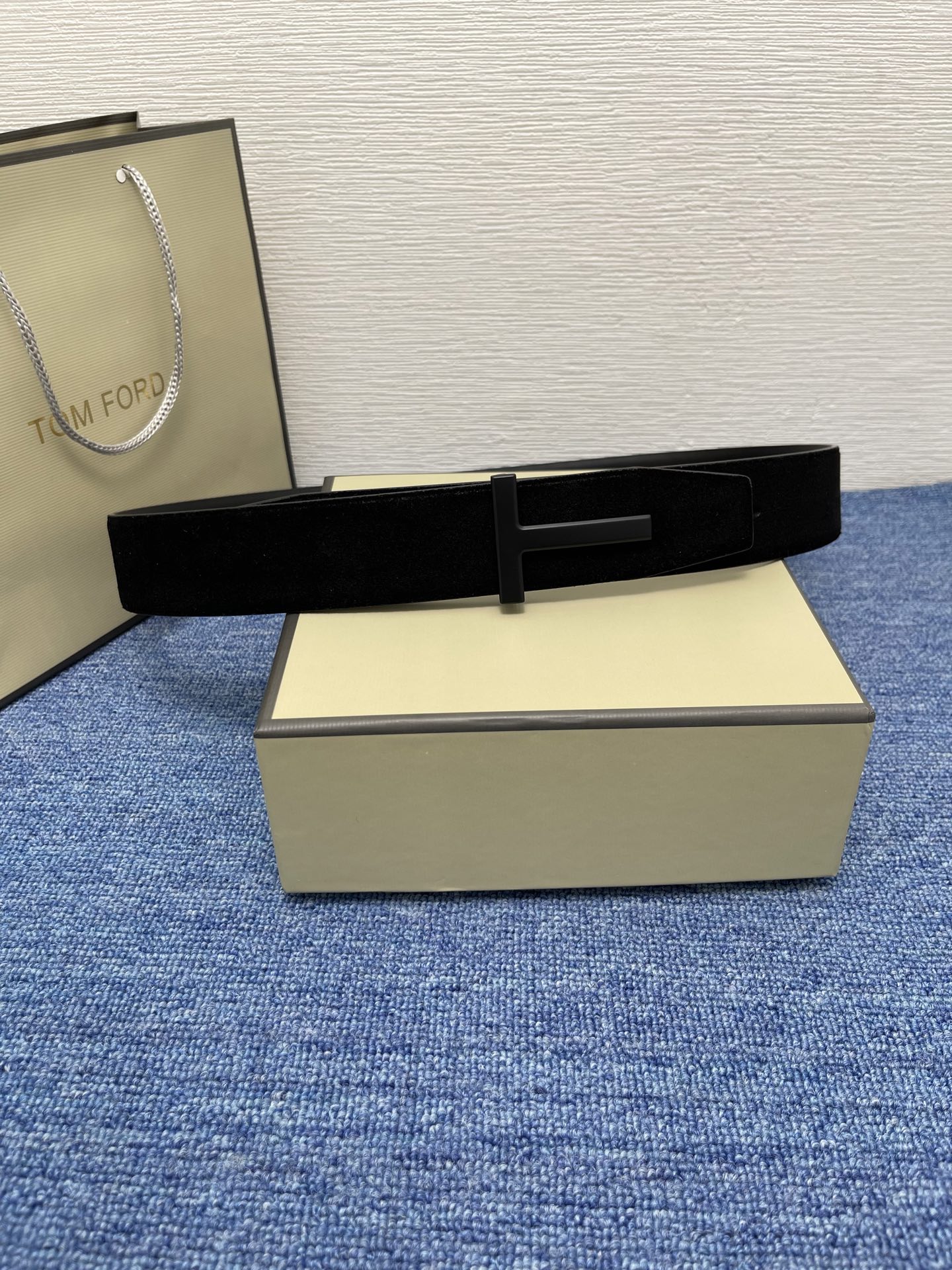  TOM FORD 汤姆福特。新品高端双面小牛皮，简约商务男士腰带，4.0cm宽，双面使用，配原版包装