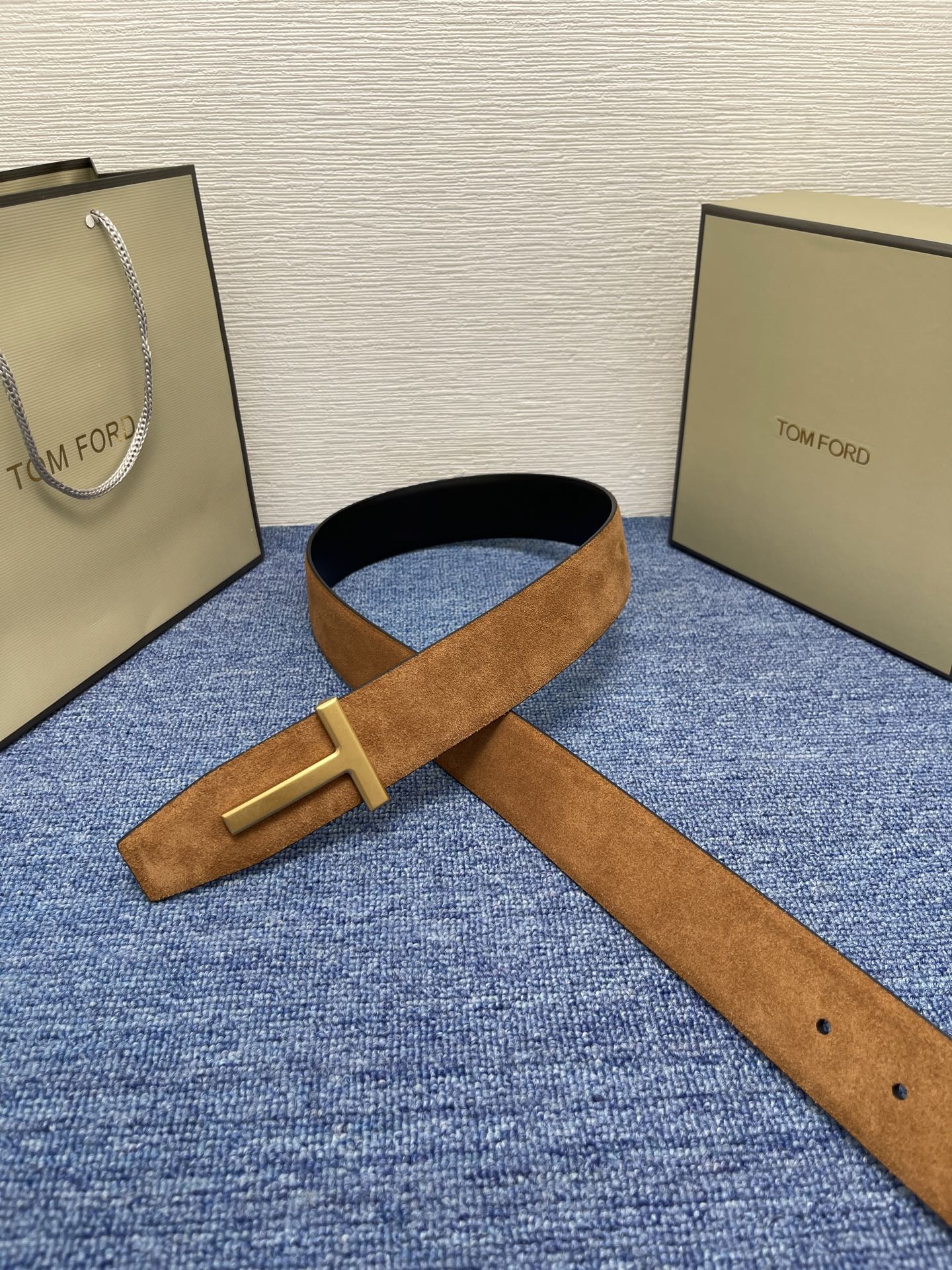  TOM FORD 汤姆福特。新品高端双面小牛皮，简约商务男士腰带，4.0cm宽，双面使用，配原版包装