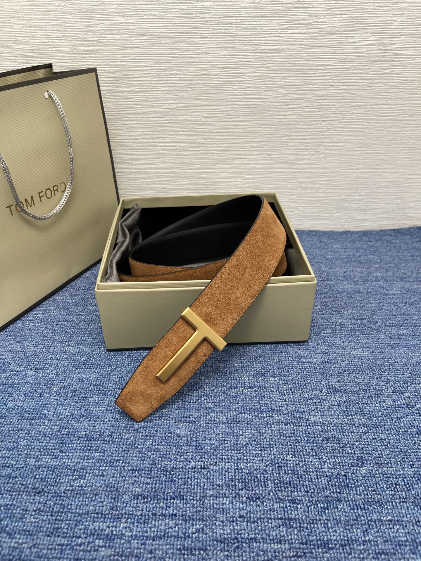  TOM FORD 汤姆福特。新品高端双面小牛皮，简约商务男士腰带，4.0cm宽，双面使用，配原版包装