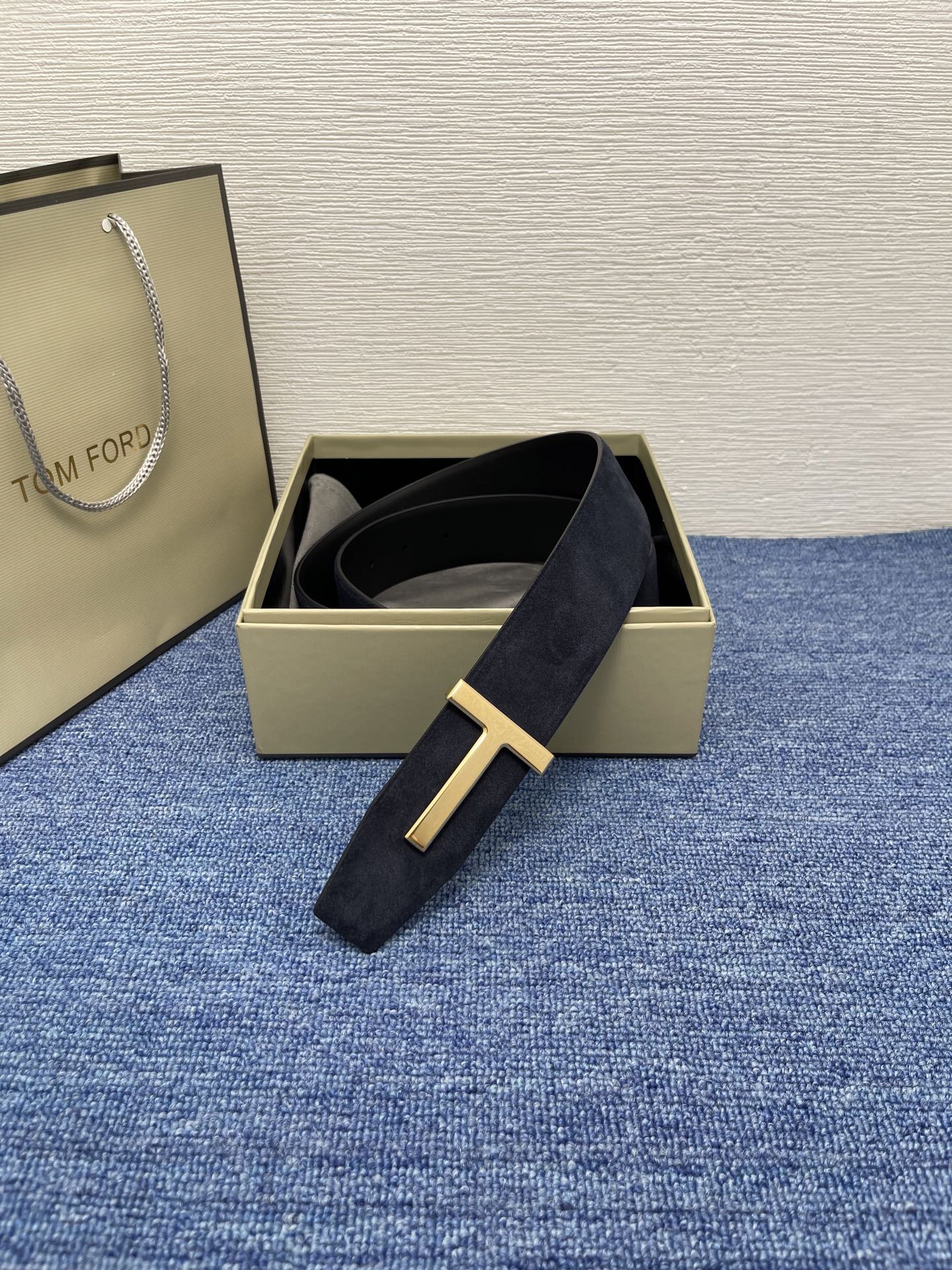  TOM FORD 汤姆福特。新品高端双面小牛皮，简约商务男士腰带，4.0cm宽，双面使用，配原版包装