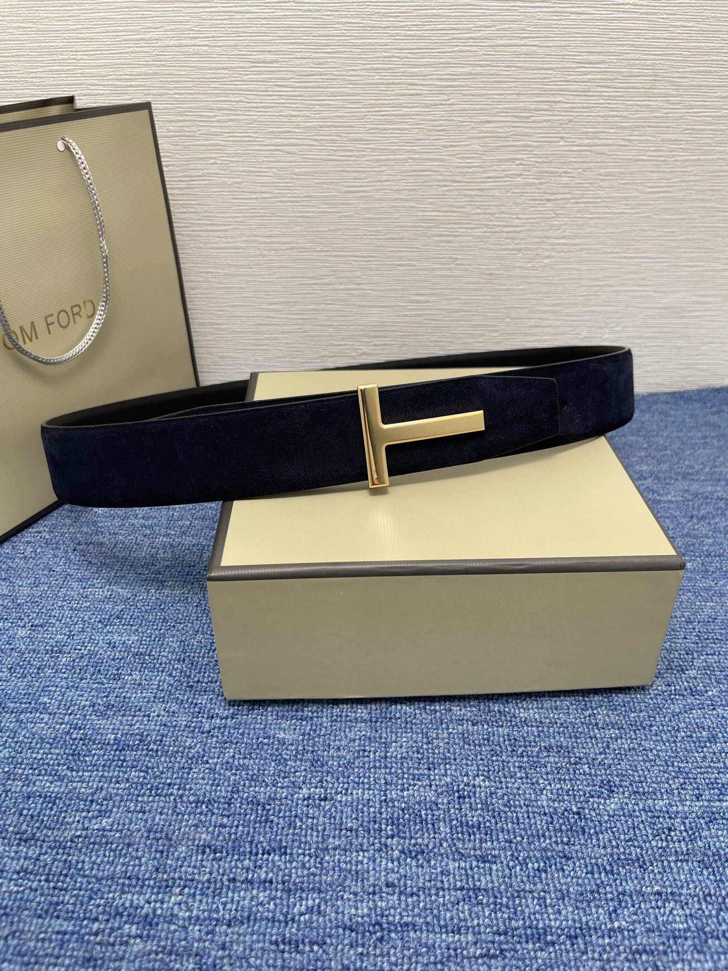  TOM FORD 汤姆福特。新品高端双面小牛皮，简约商务男士腰带，4.0cm宽，双面使用，配原版包装