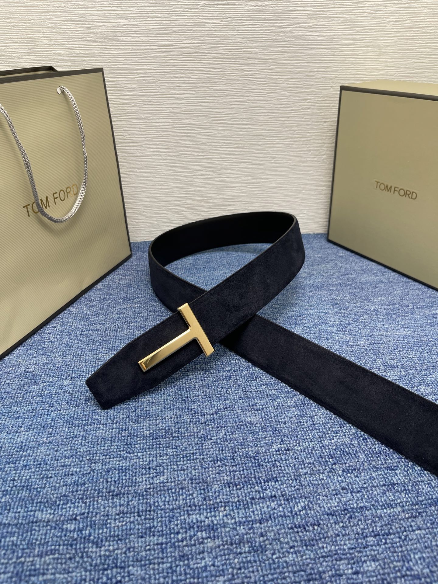  TOM FORD 汤姆福特。新品高端双面小牛皮，简约商务男士腰带，4.0cm宽，双面使用，配原版包装