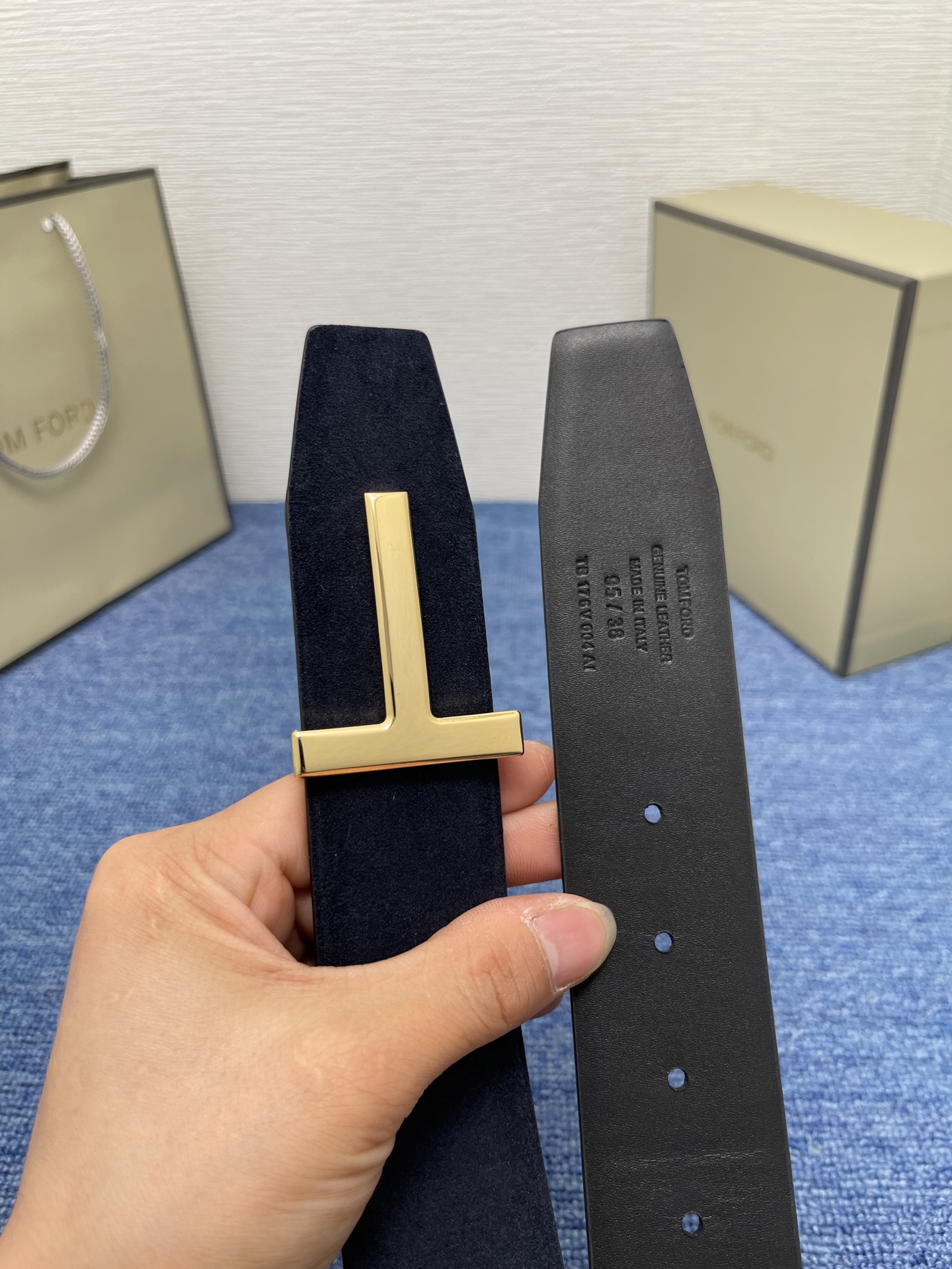  TOM FORD 汤姆福特。新品高端双面小牛皮，简约商务男士腰带，4.0cm宽，双面使用，配原版包装