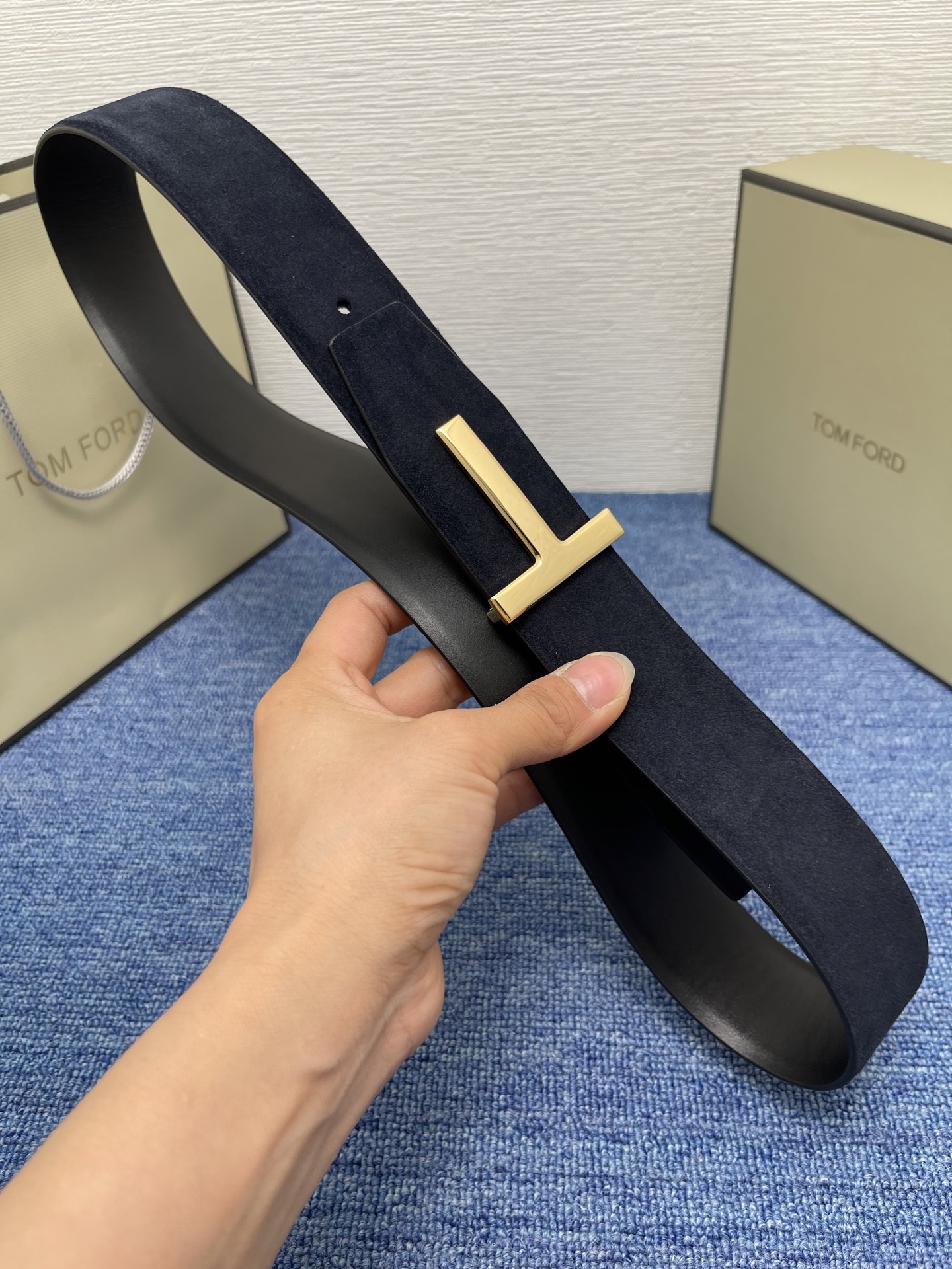  TOM FORD 汤姆福特。新品高端双面小牛皮，简约商务男士腰带，4.0cm宽，双面使用，配原版包装