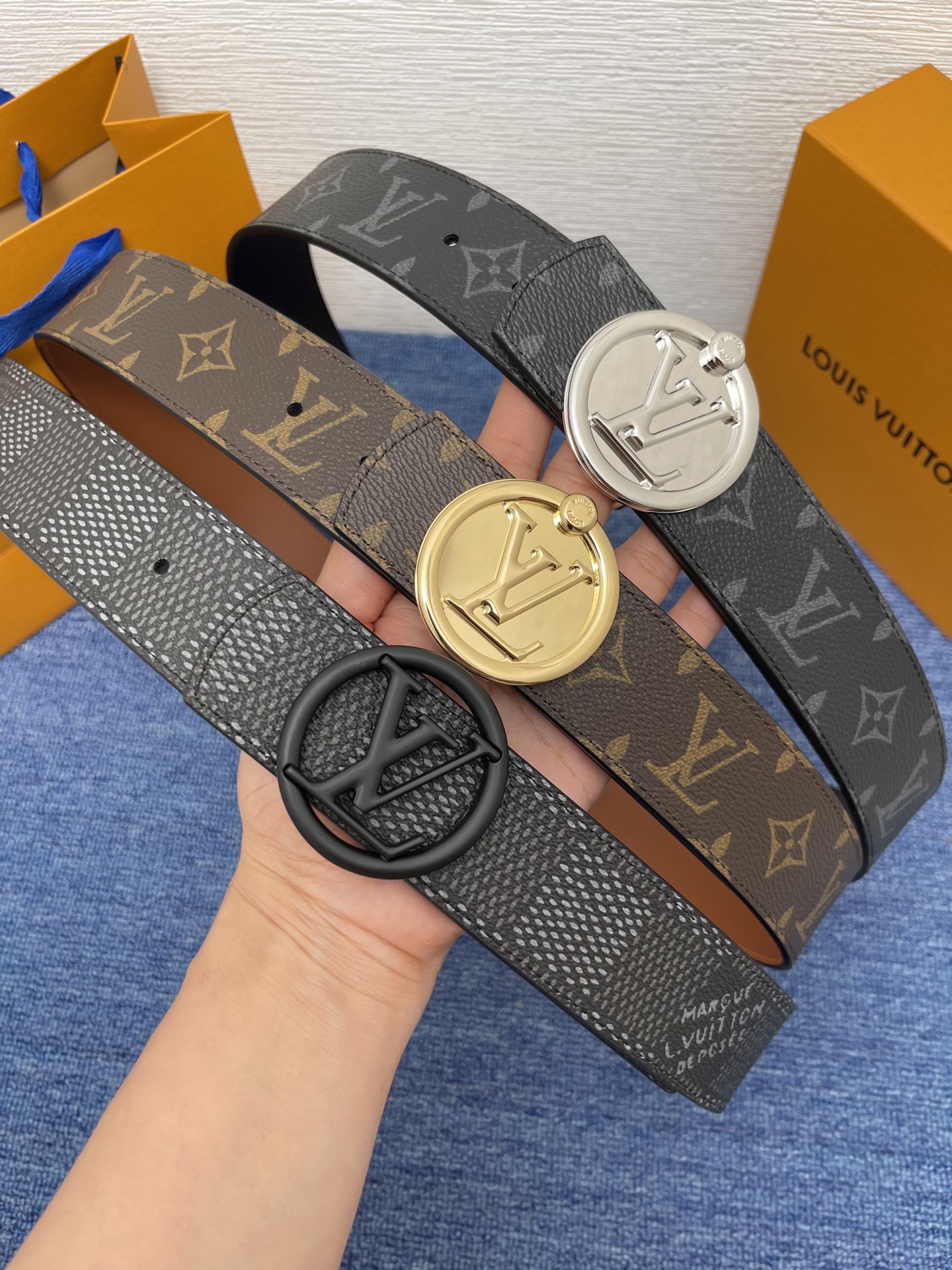 🔴 【品牌】LV  4．0cm 
🔴 【描述】这款饰有LV带扣的腰带配以水牛皮衬里，覆以Monogram
