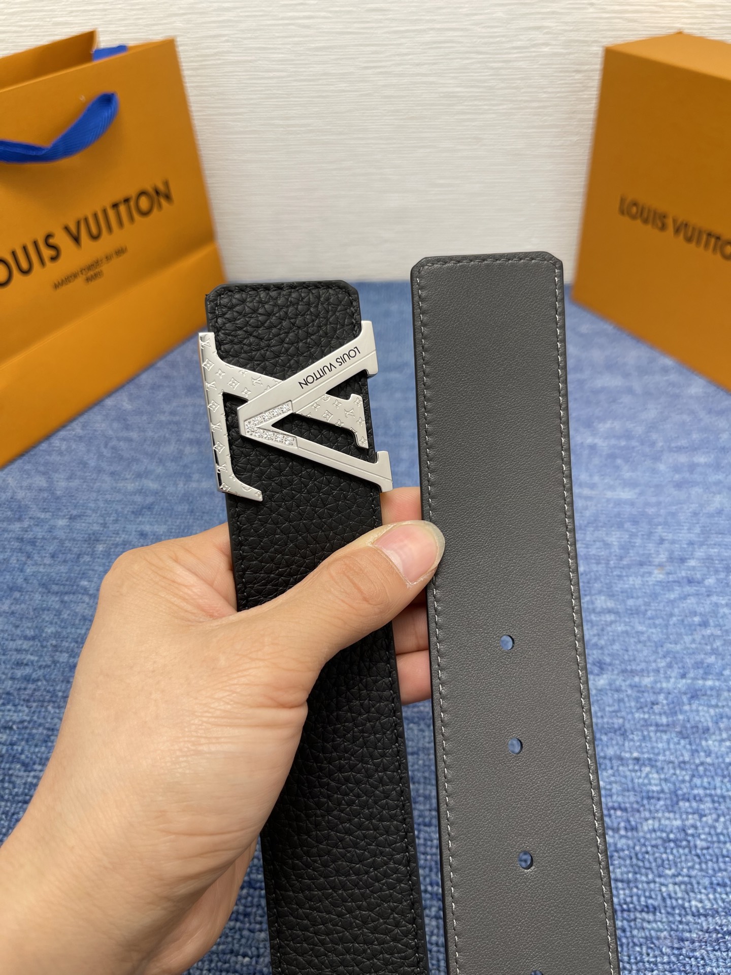 【LOUIS VUITTON】：经典原单品质，经典荔纹皮原单精品钢扣精工制作，细节看图，实物拍摄，高端奢