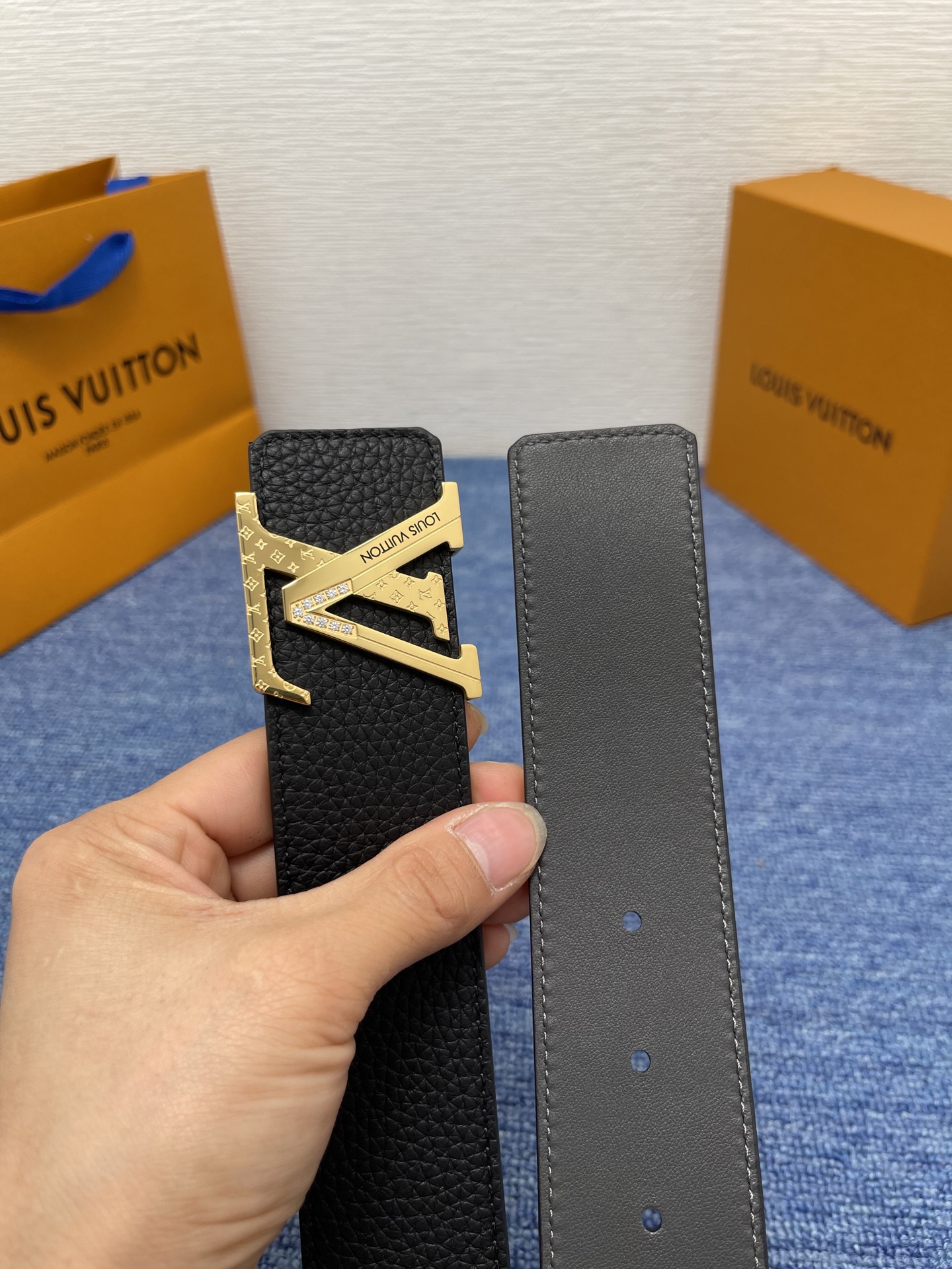 【LOUIS VUITTON】：经典原单品质，经典荔纹皮原单精品钢扣精工制作，细节看图，实物拍摄，高端奢