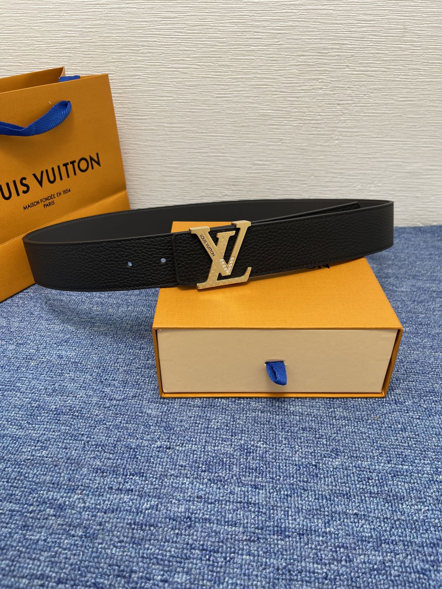 【LOUIS VUITTON】：经典原单品质，经典荔纹皮原单精品钢扣精工制作，细节看图，实物拍摄，高端奢
