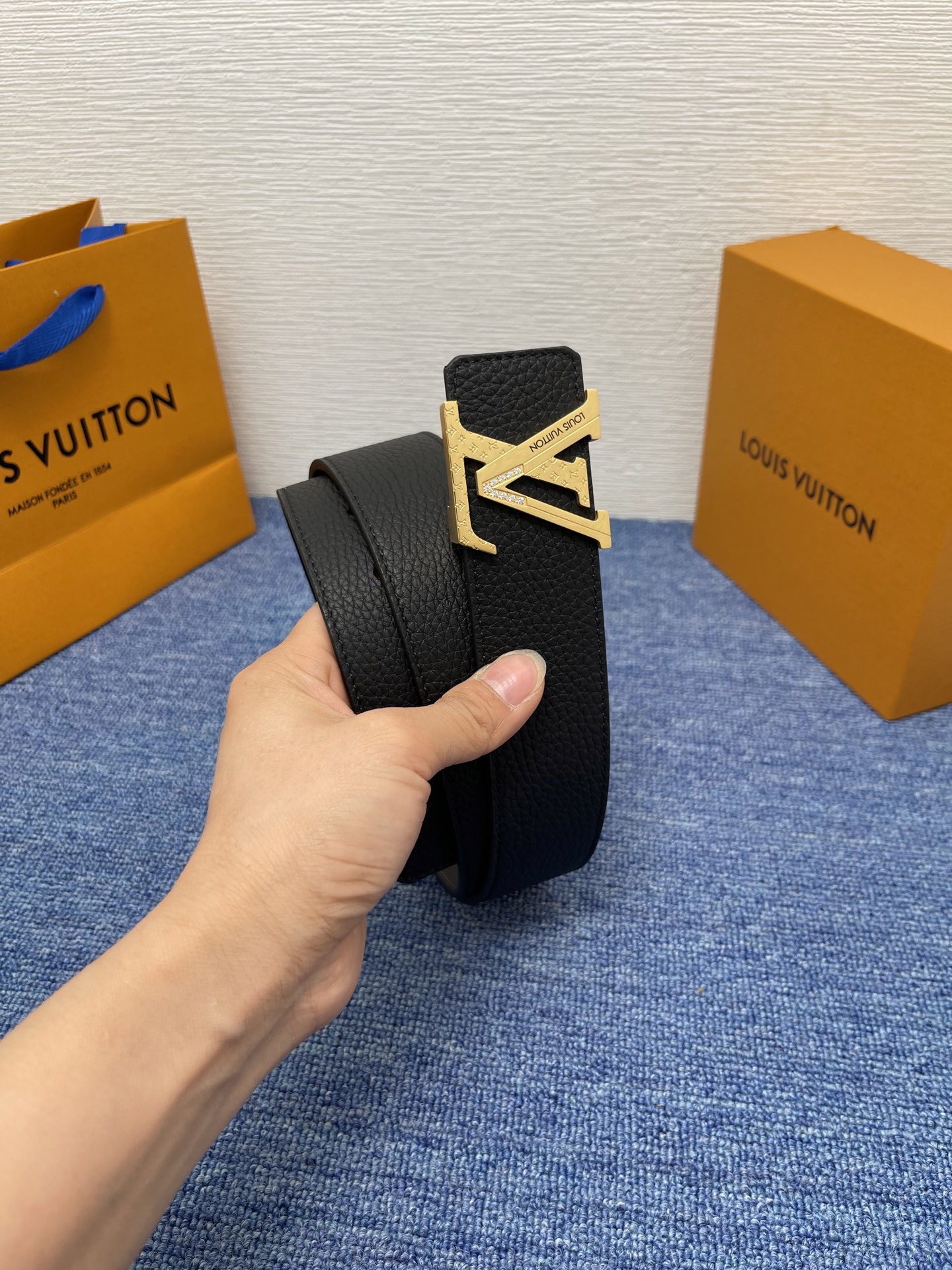 【LOUIS VUITTON】：经典原单品质，经典荔纹皮原单精品钢扣精工制作，细节看图，实物拍摄，高端奢