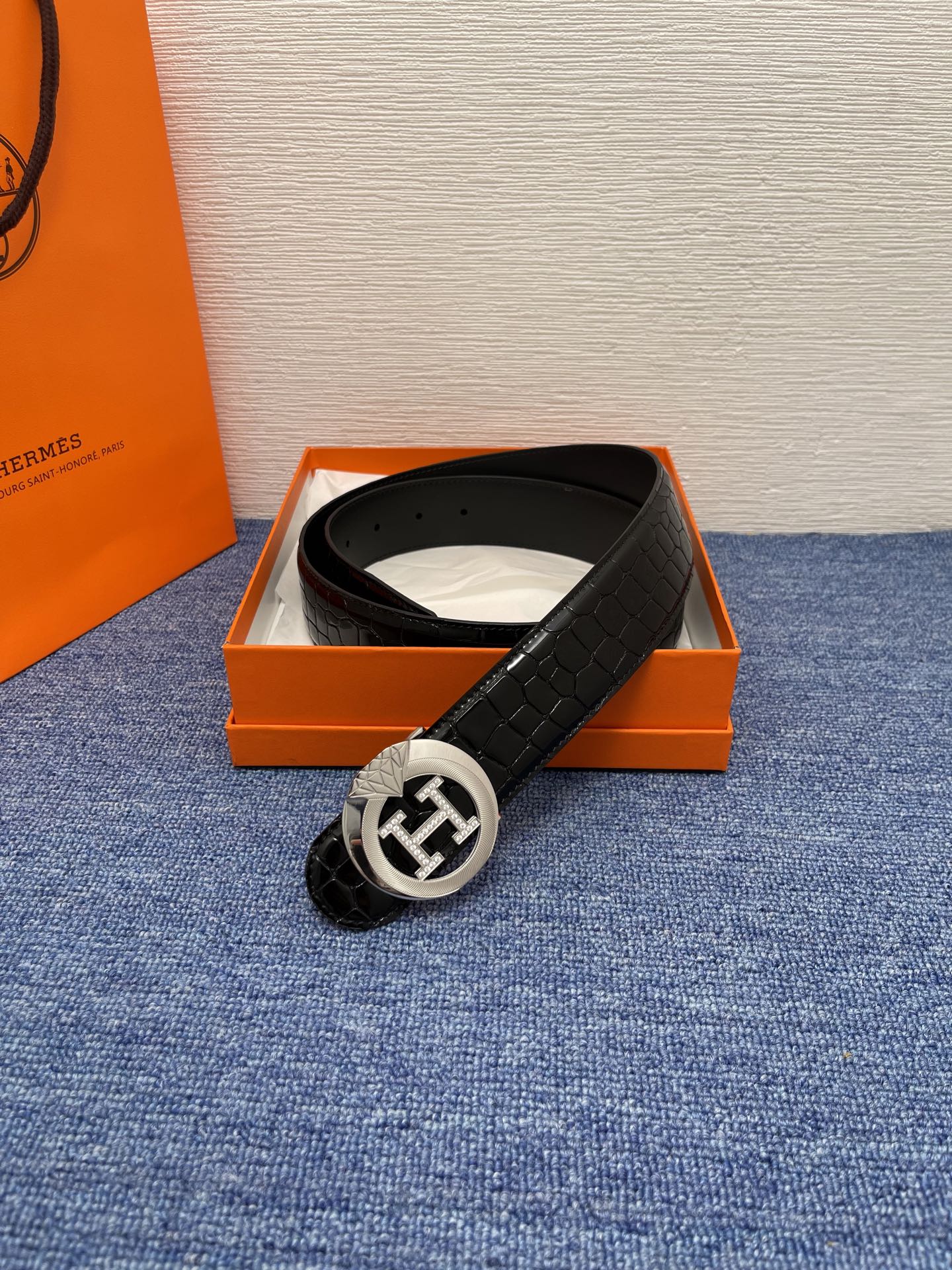 【爱马仕】Hermes 爱马仕，宽3.8cm进口原版皮带身，双面可两面用，精品电镀五金 ！