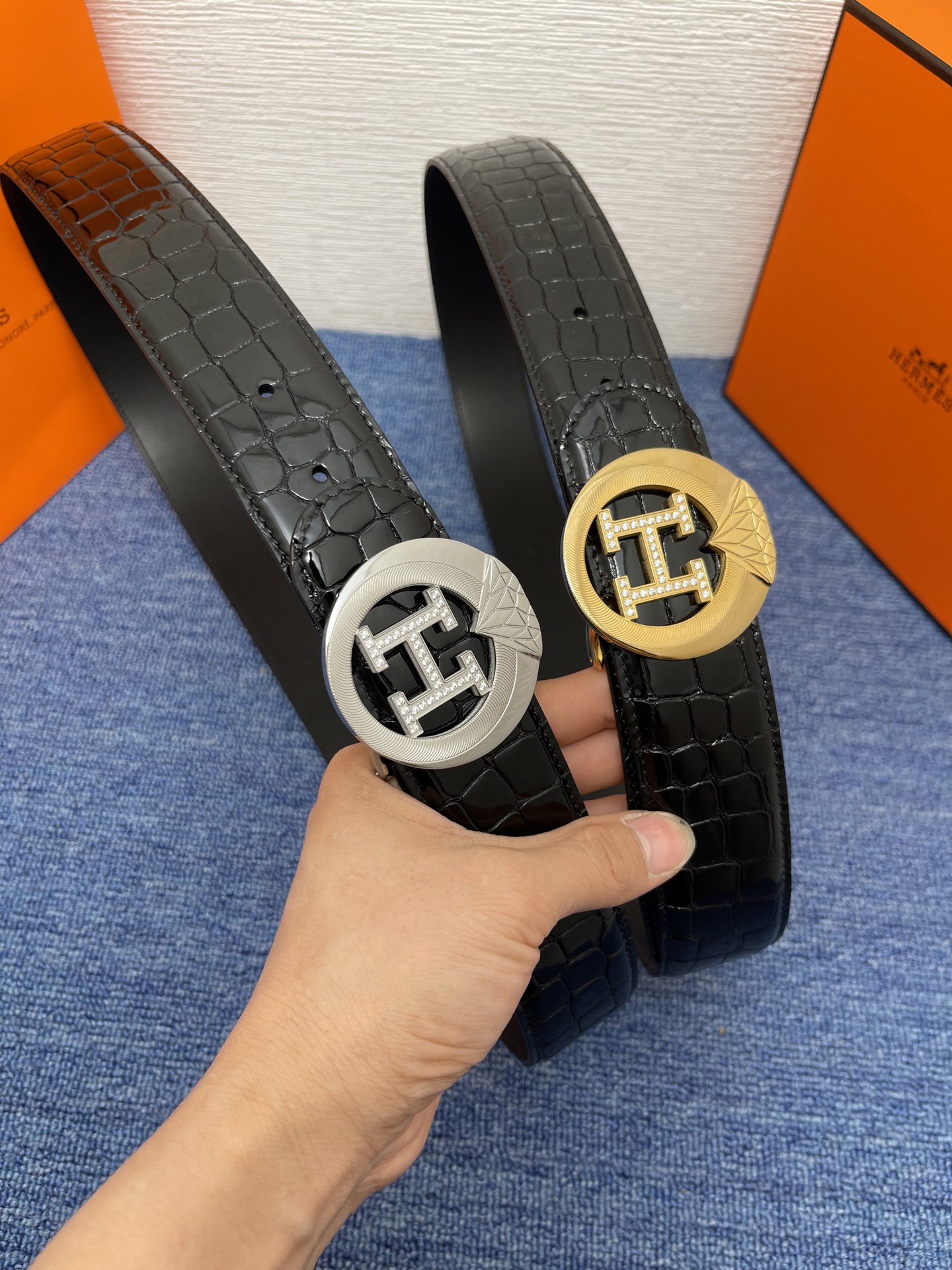  【爱马仕】Hermes 爱马仕，宽3.8cm进口原版皮带身，双面可两面用，精品电镀五金 ！