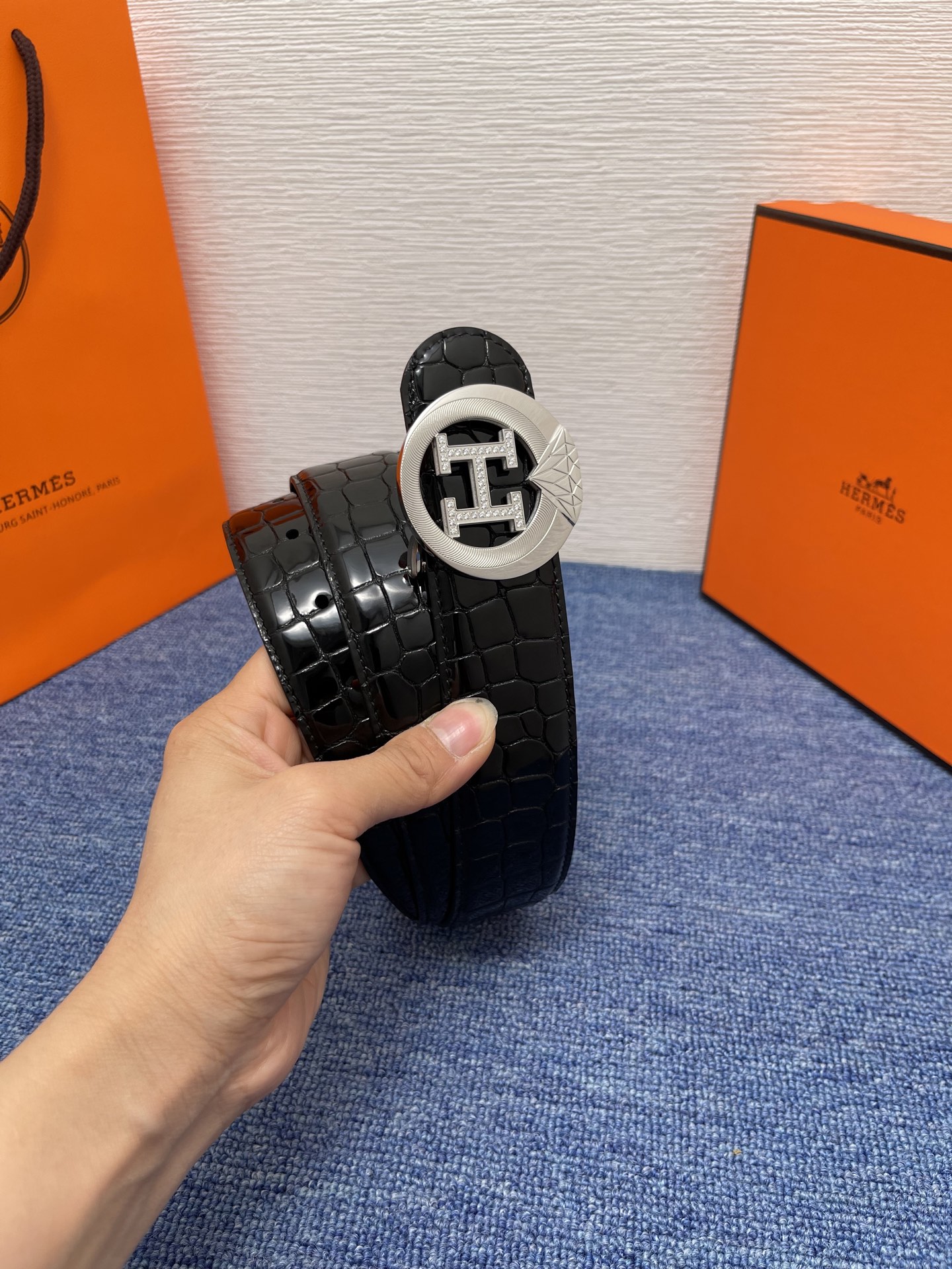  【爱马仕】Hermes 爱马仕，宽3.8cm进口原版皮带身，双面可两面用，精品电镀五金 ！
