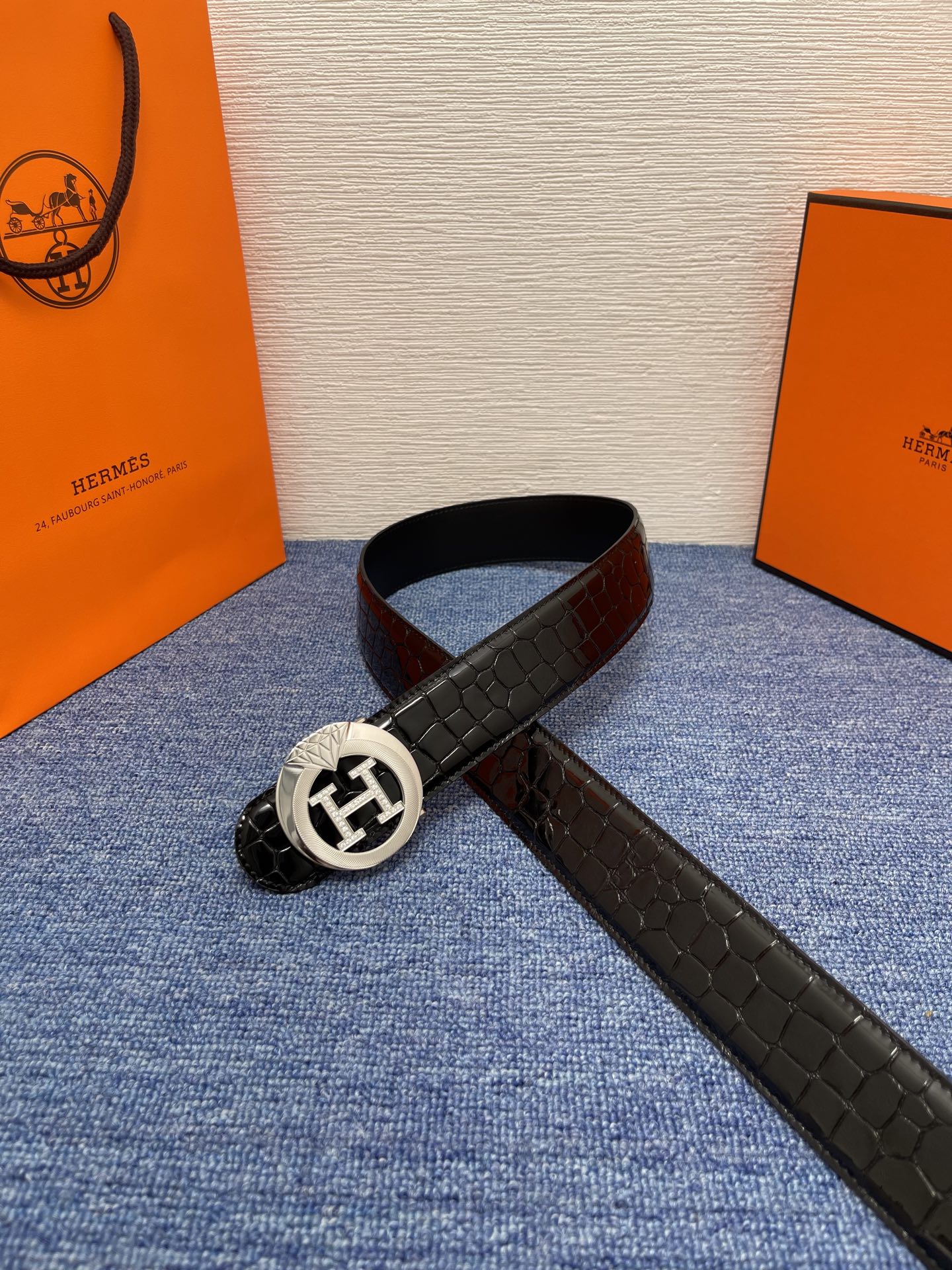  【爱马仕】Hermes 爱马仕，宽3.8cm进口原版皮带身，双面可两面用，精品电镀五金 ！