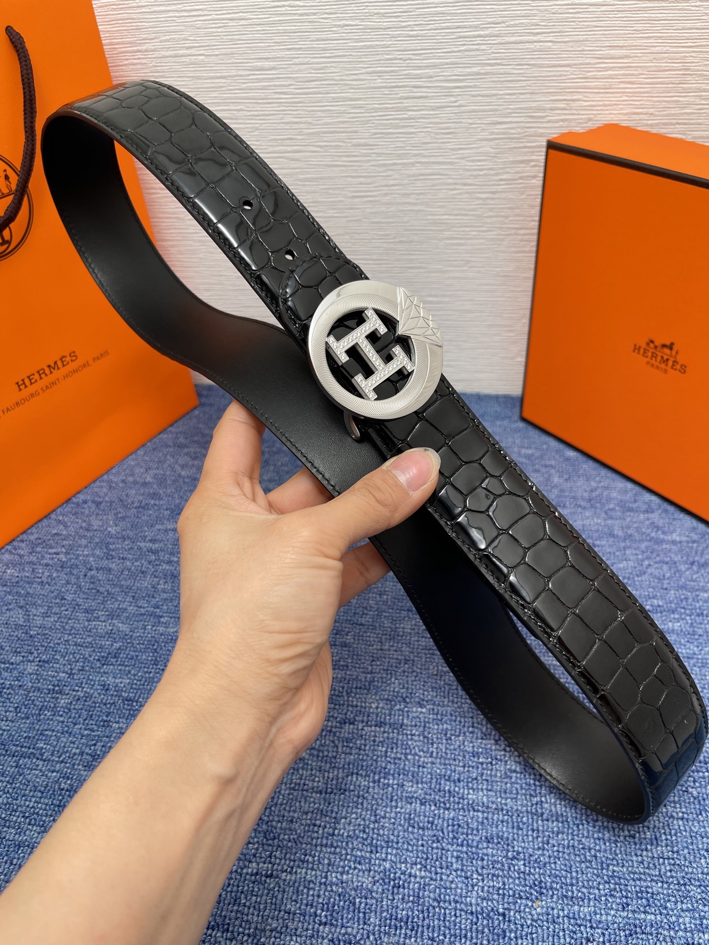  【爱马仕】Hermes 爱马仕，宽3.8cm进口原版皮带身，双面可两面用，精品电镀五金 ！