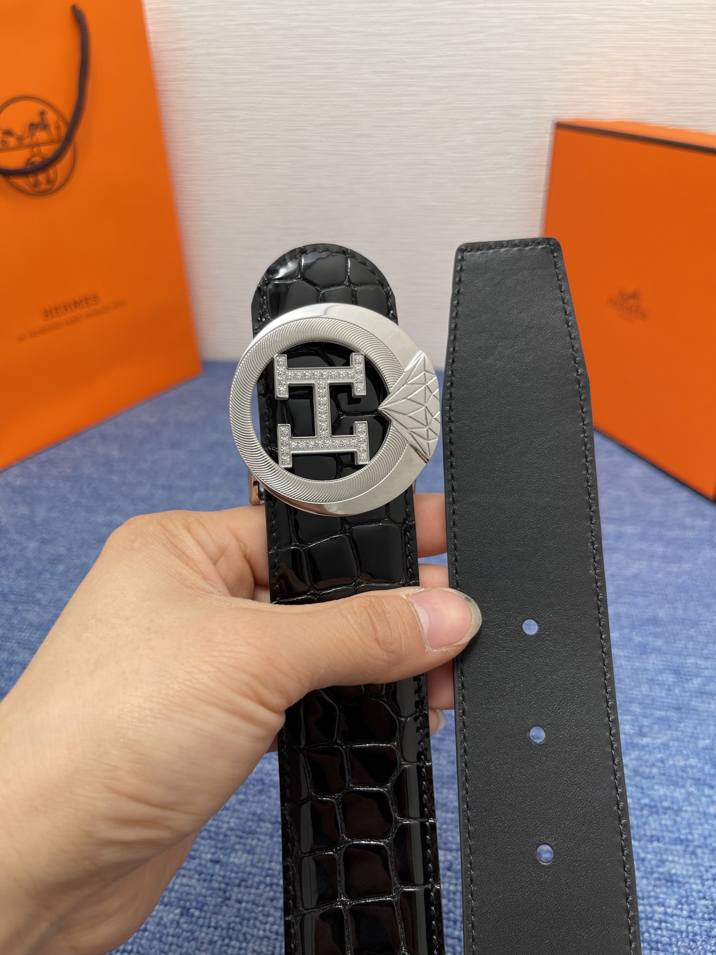  【爱马仕】Hermes 爱马仕，宽3.8cm进口原版皮带身，双面可两面用，精品电镀五金 ！