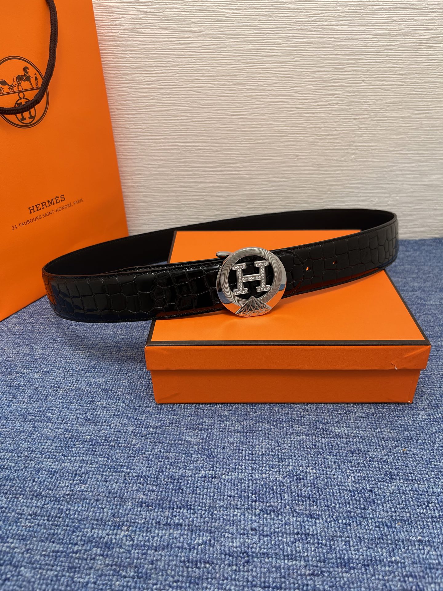 【爱马仕】Hermes 爱马仕，宽3.8cm进口原版皮带身，双面可两面用，精品电镀五金 ！