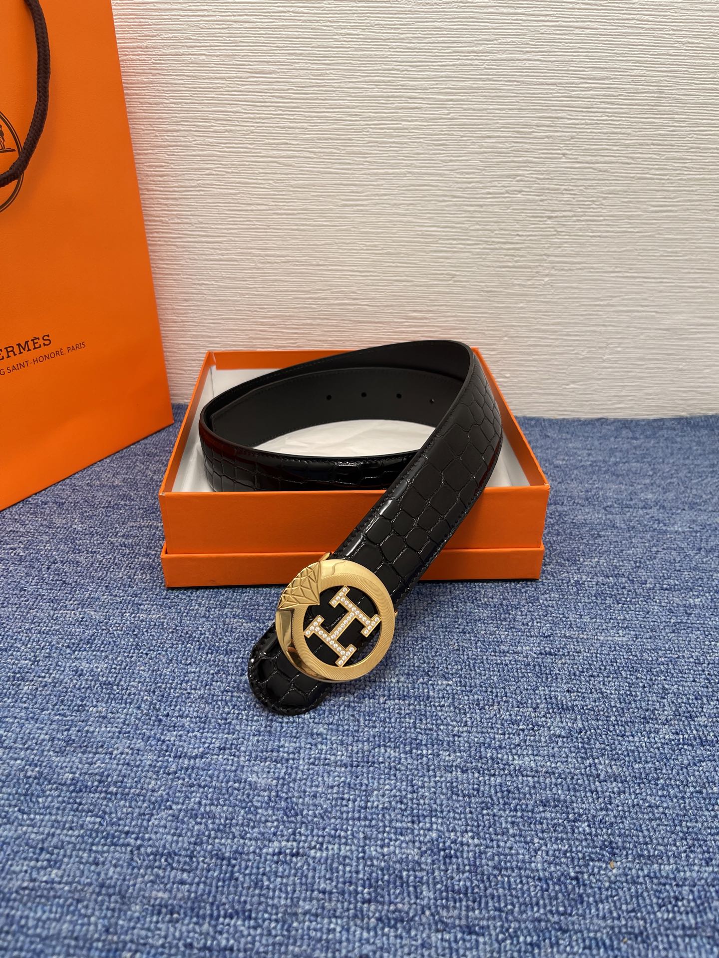  【爱马仕】Hermes 爱马仕，宽3.8cm进口原版皮带身，双面可两面用，精品电镀五金 ！