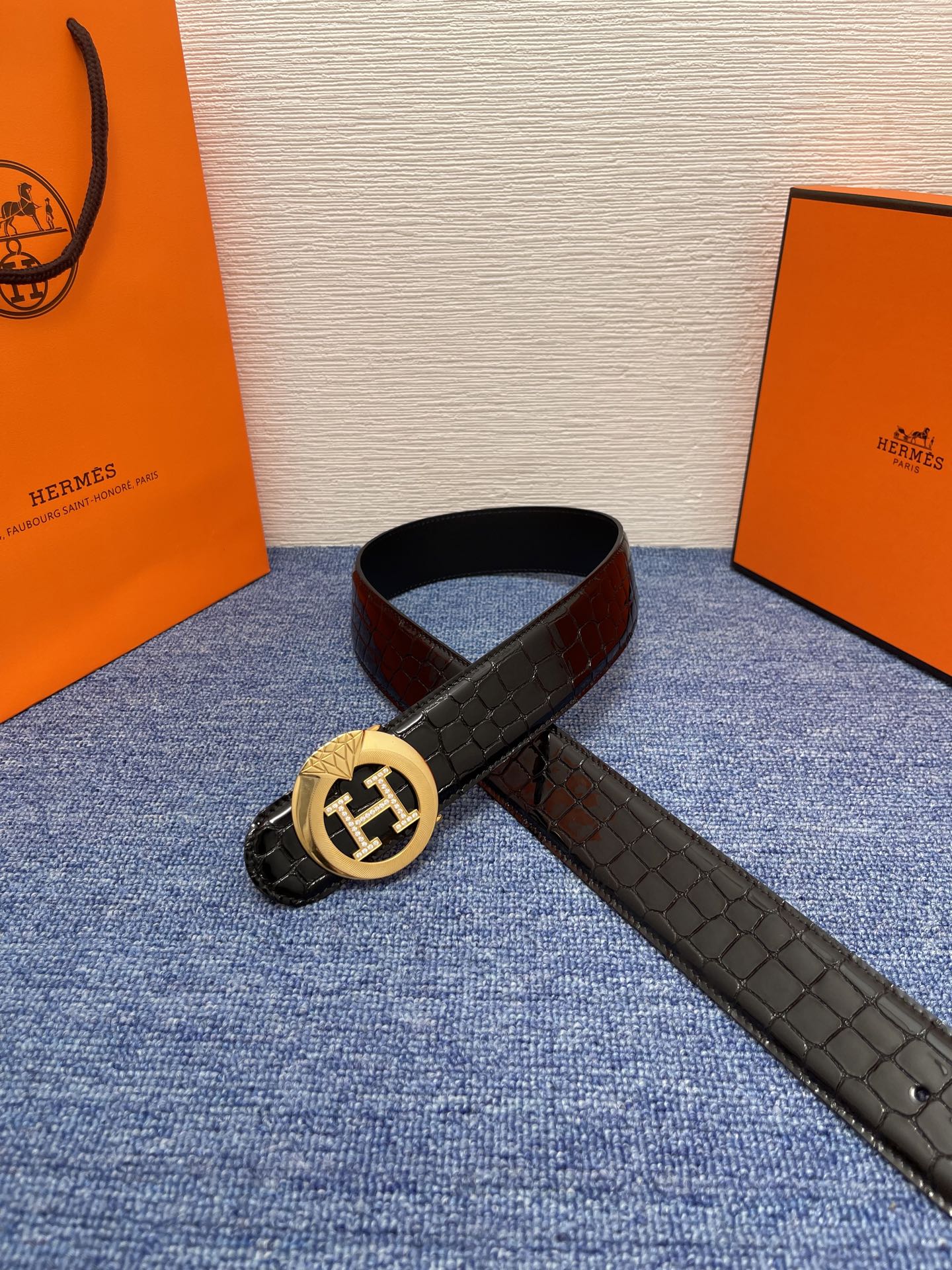  【爱马仕】Hermes 爱马仕，宽3.8cm进口原版皮带身，双面可两面用，精品电镀五金 ！