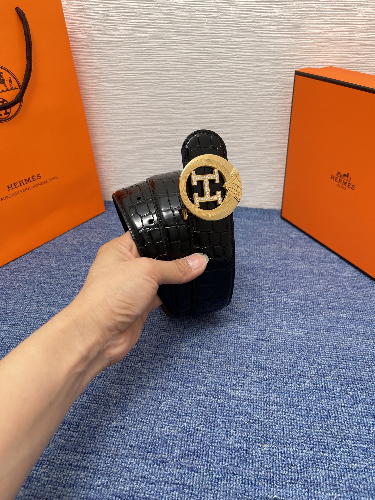  【爱马仕】Hermes 爱马仕，宽3.8cm进口原版皮带身，双面可两面用，精品电镀五金 ！