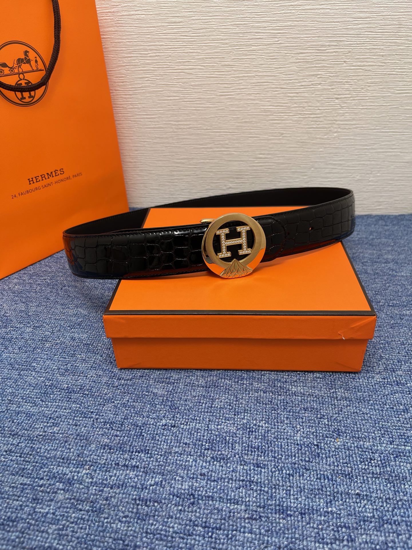  【爱马仕】Hermes 爱马仕，宽3.8cm进口原版皮带身，双面可两面用，精品电镀五金 ！
