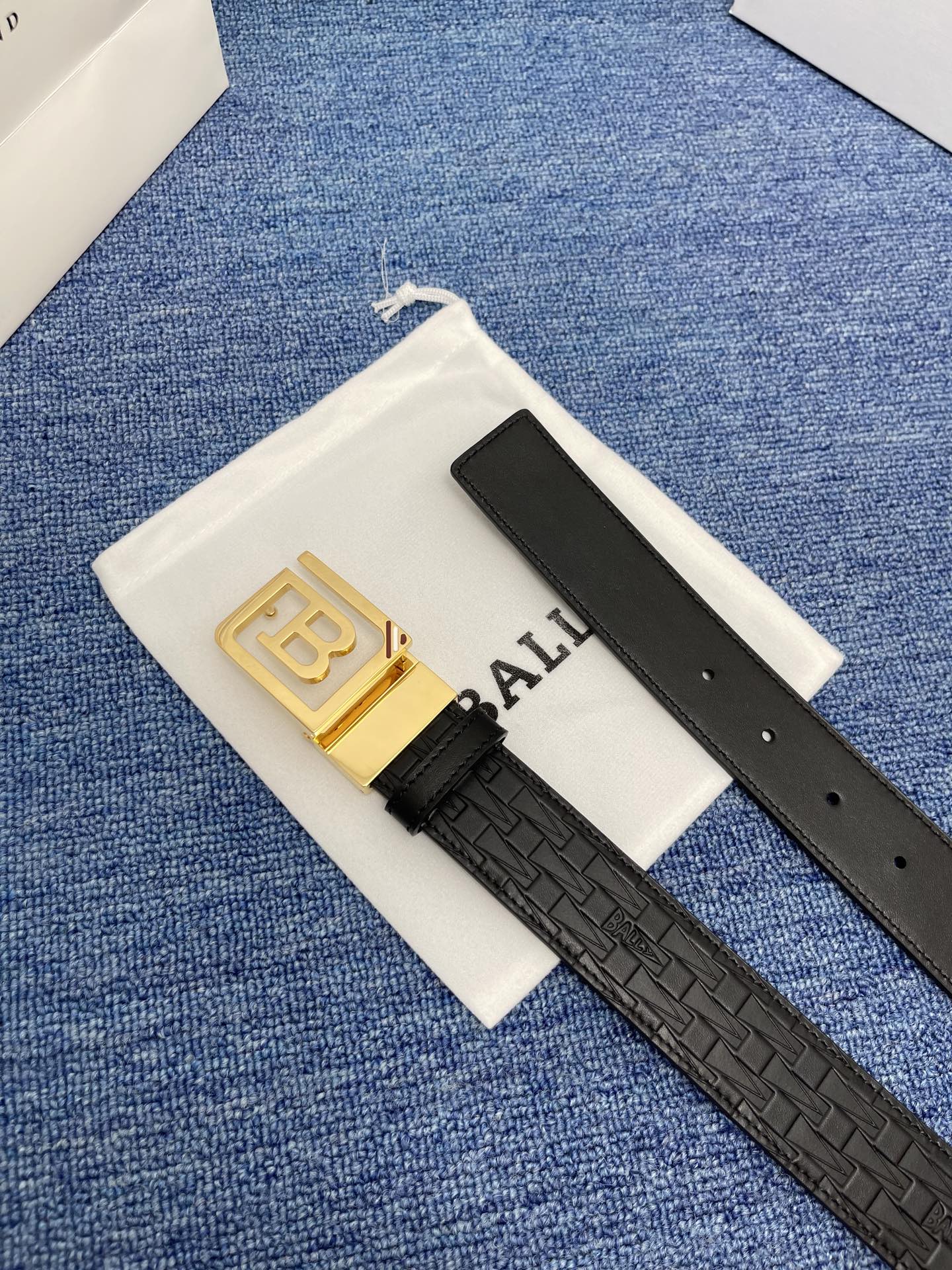 🔴  【品牌】巴利   NO.550  
🔴 【描述】经典系列新品腰带，采用小牛皮材质，完美搭配手工车线