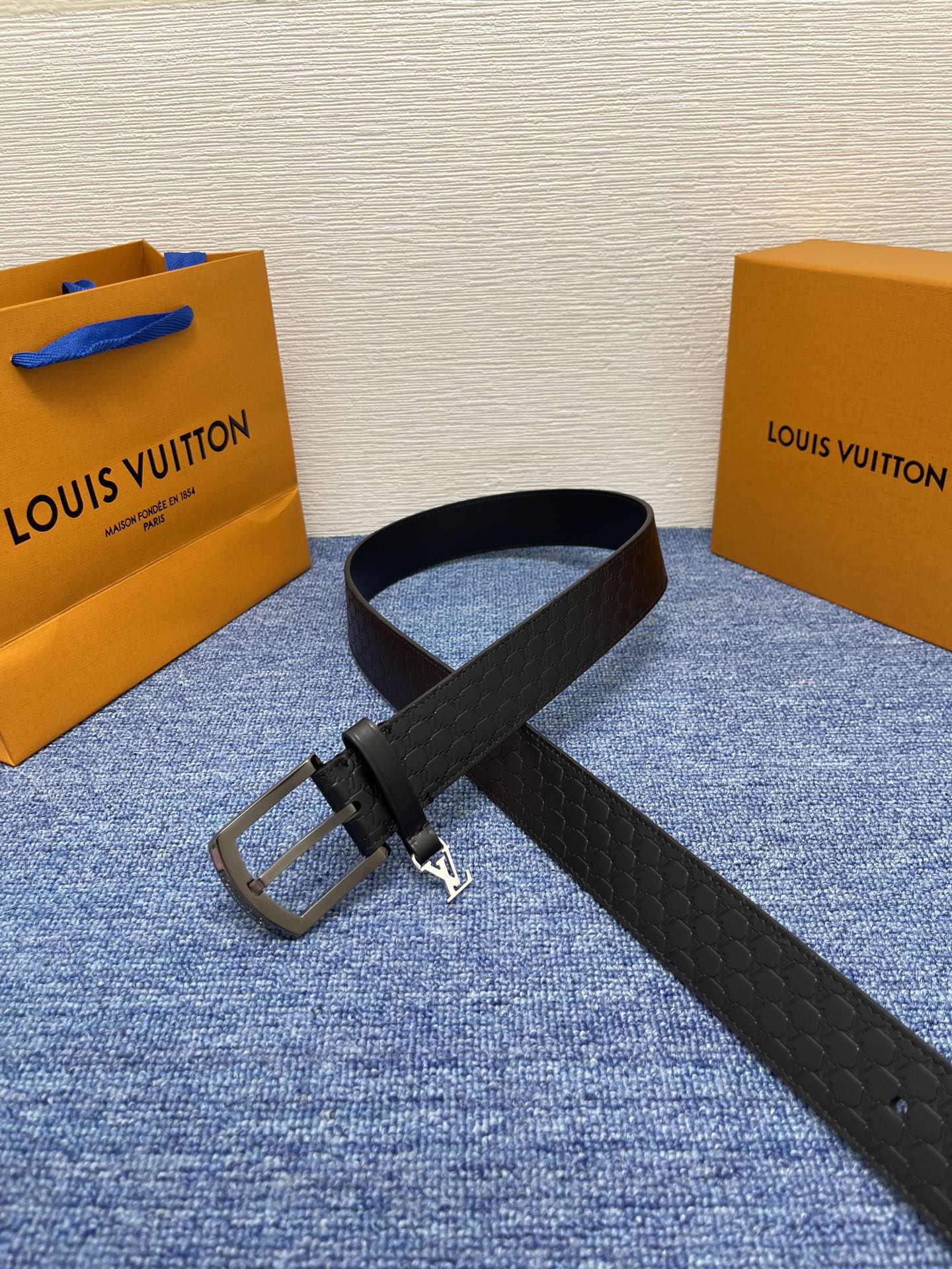 【LOUIS VUITTON驴牌】：经典原单品质，新款压花面原版平纹底，搭配原单精品针扣，精工制作，细节